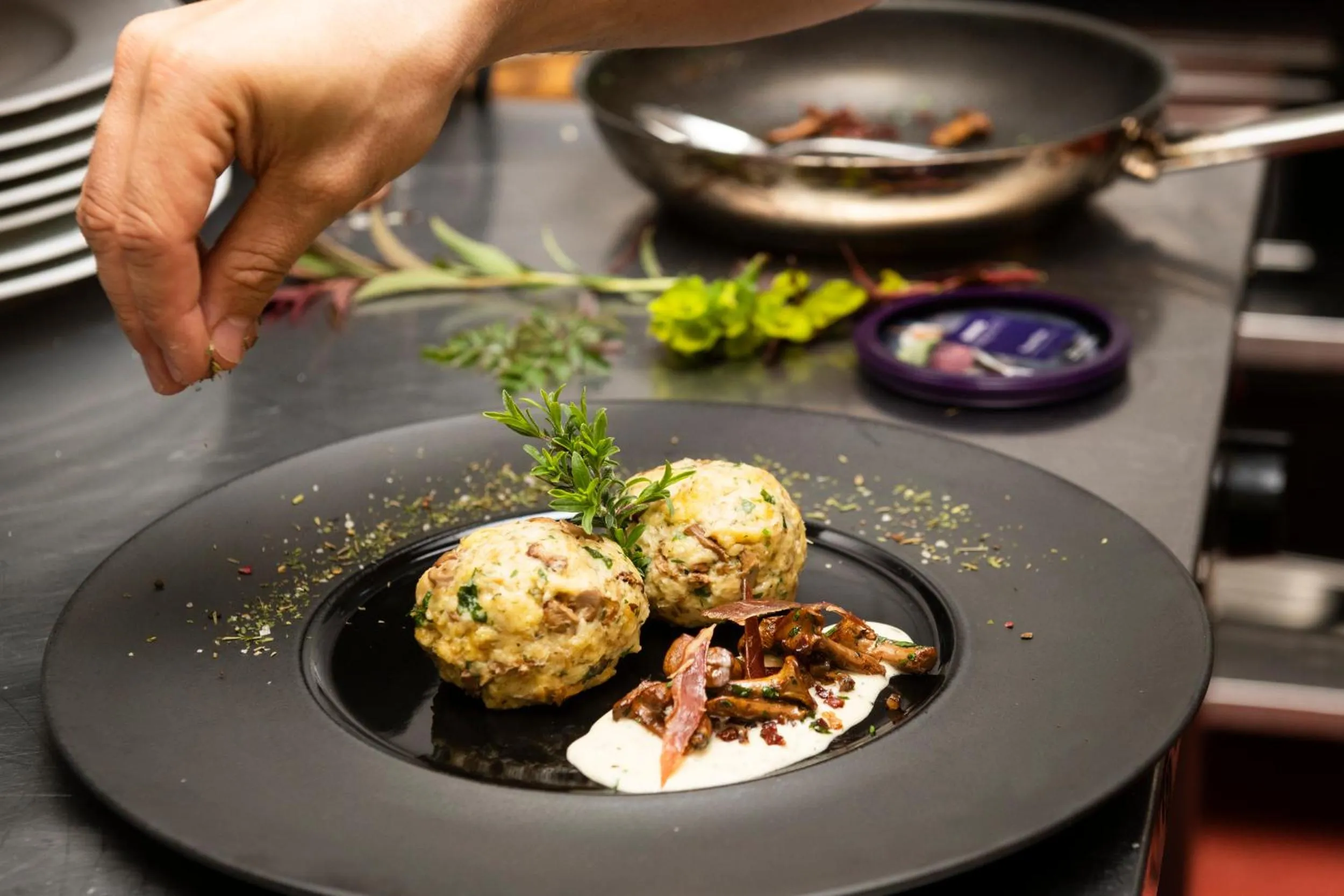 Restaurant/places to eat in Sepp & Hannis Suiten im Dorf