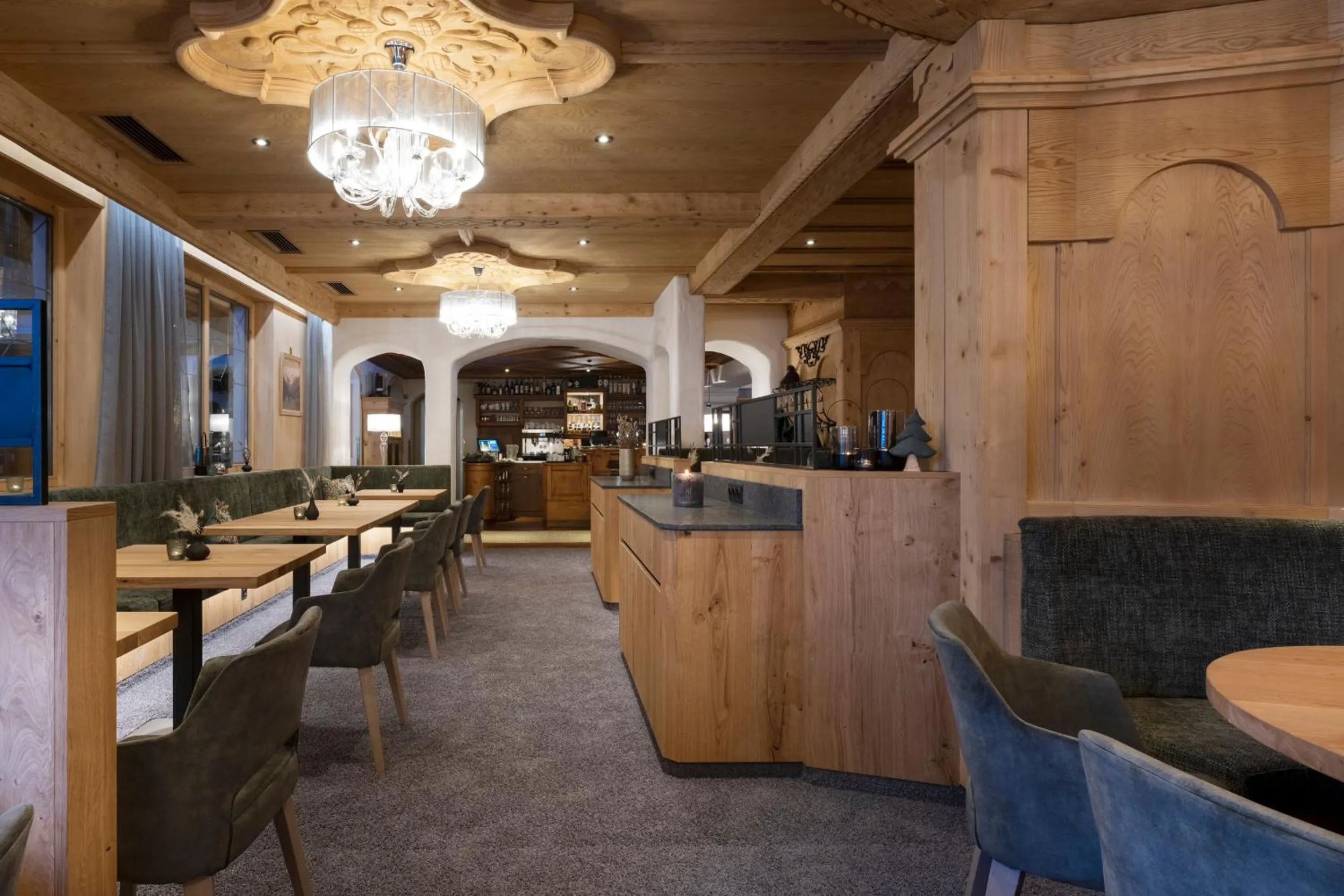 Restaurant/places to eat in Sepp & Hannis Suiten im Dorf