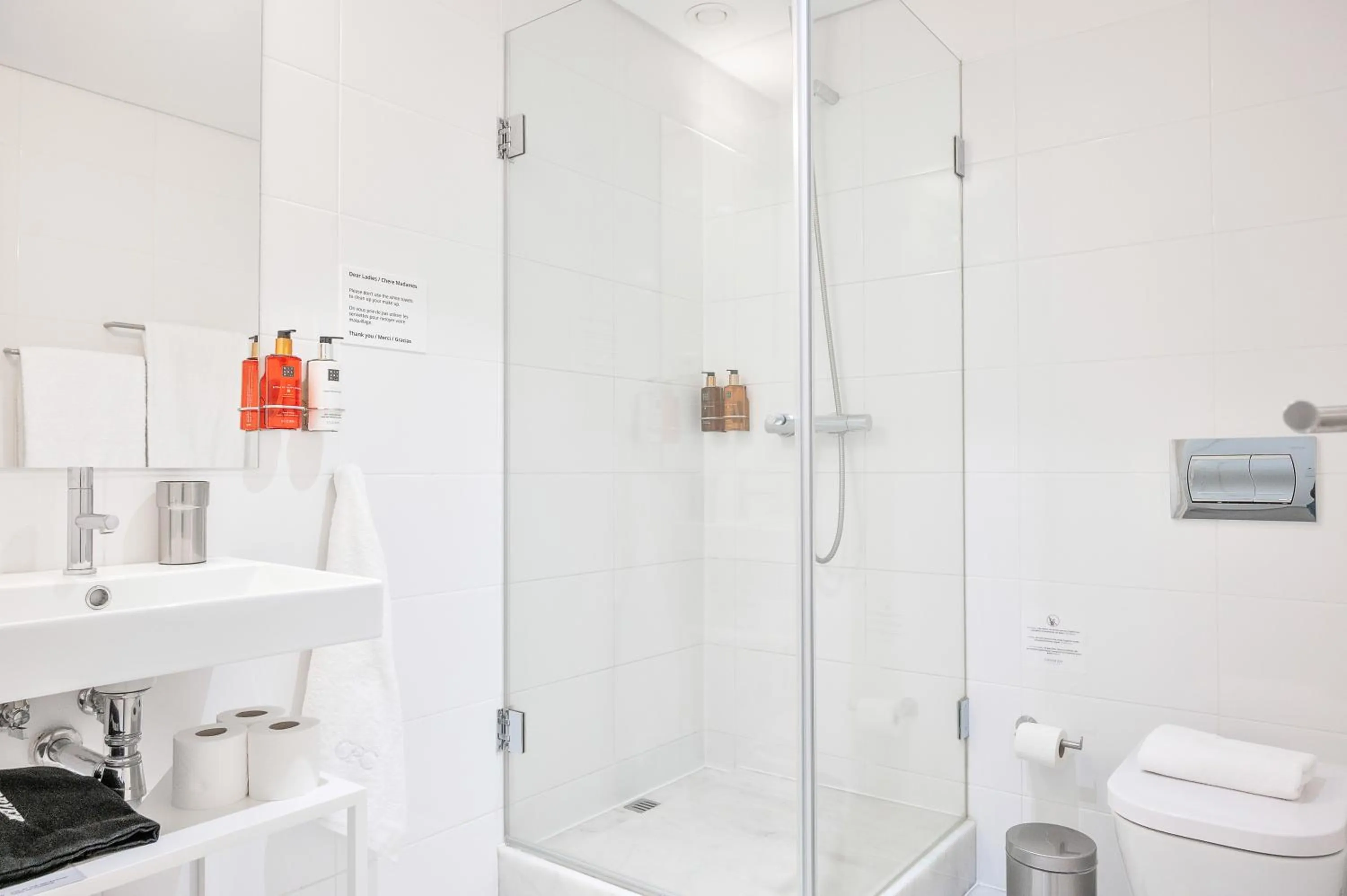 Bathroom in UMA Santa Catarina - Pool & Fitness, Adults Only