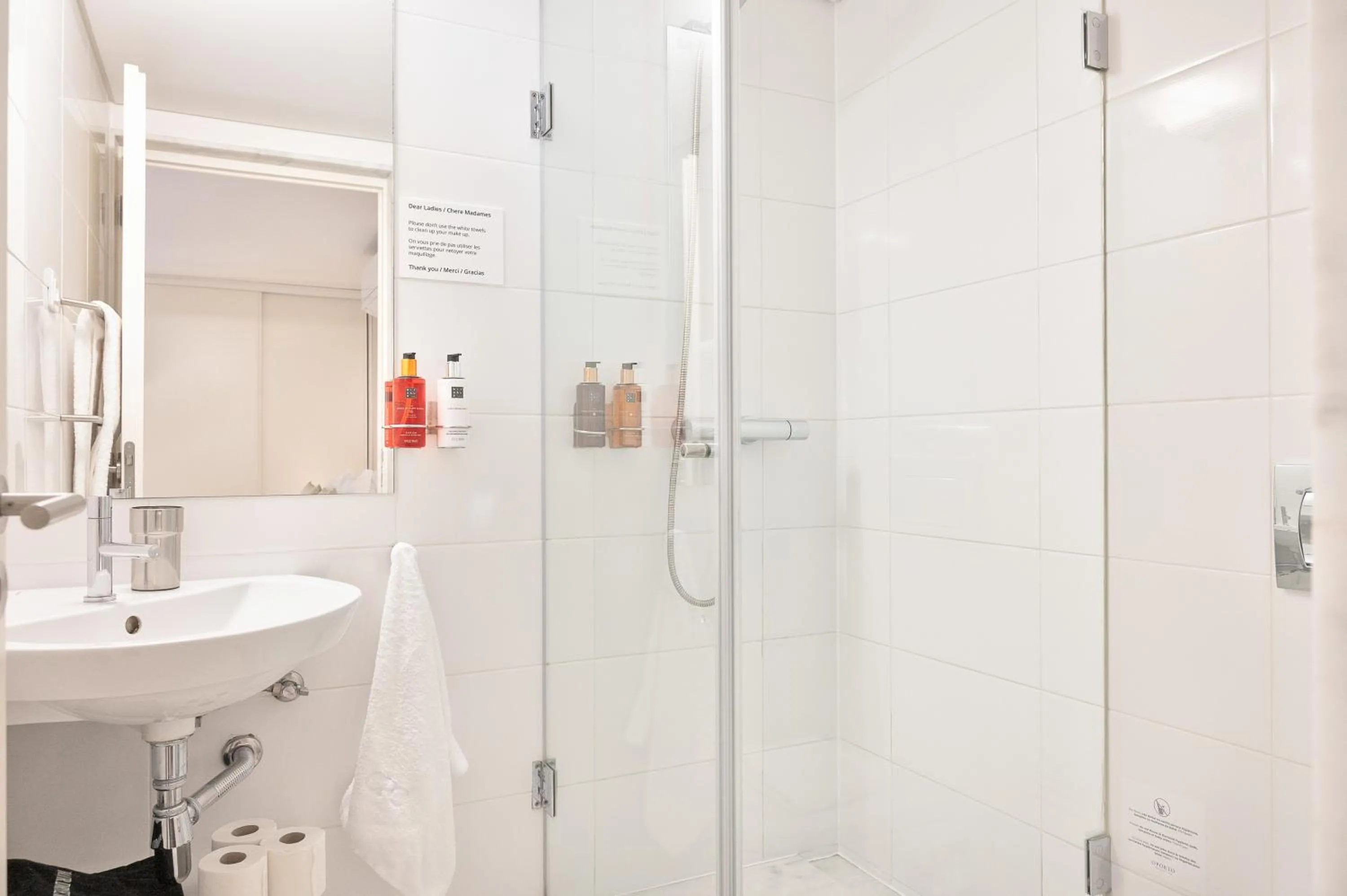 Bathroom in UMA Santa Catarina - Pool & Fitness, Adults Only