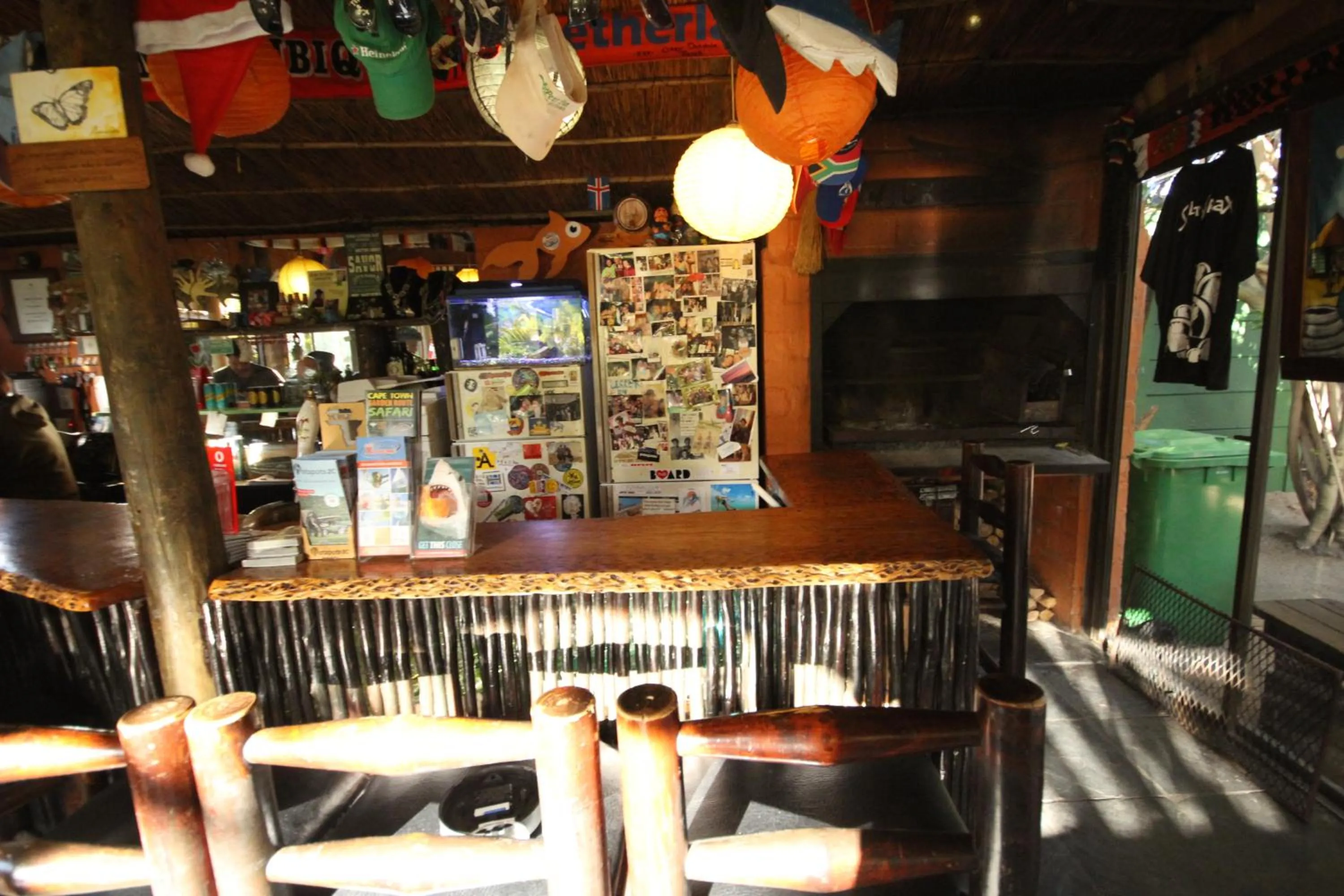 Lounge or bar in Saltycrax Backpackers and Surf Hostel