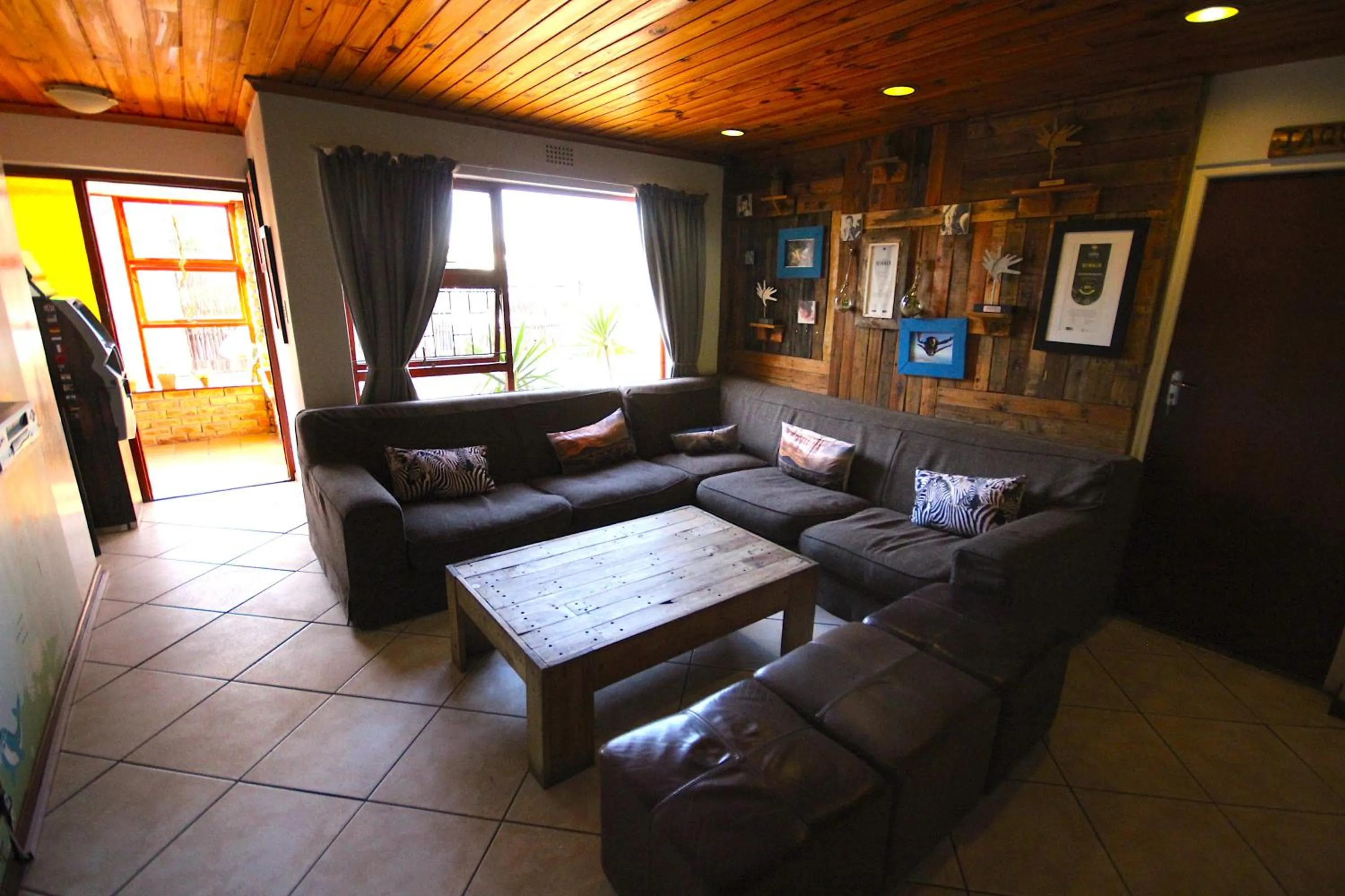 Living room in Saltycrax Backpackers and Surf Hostel