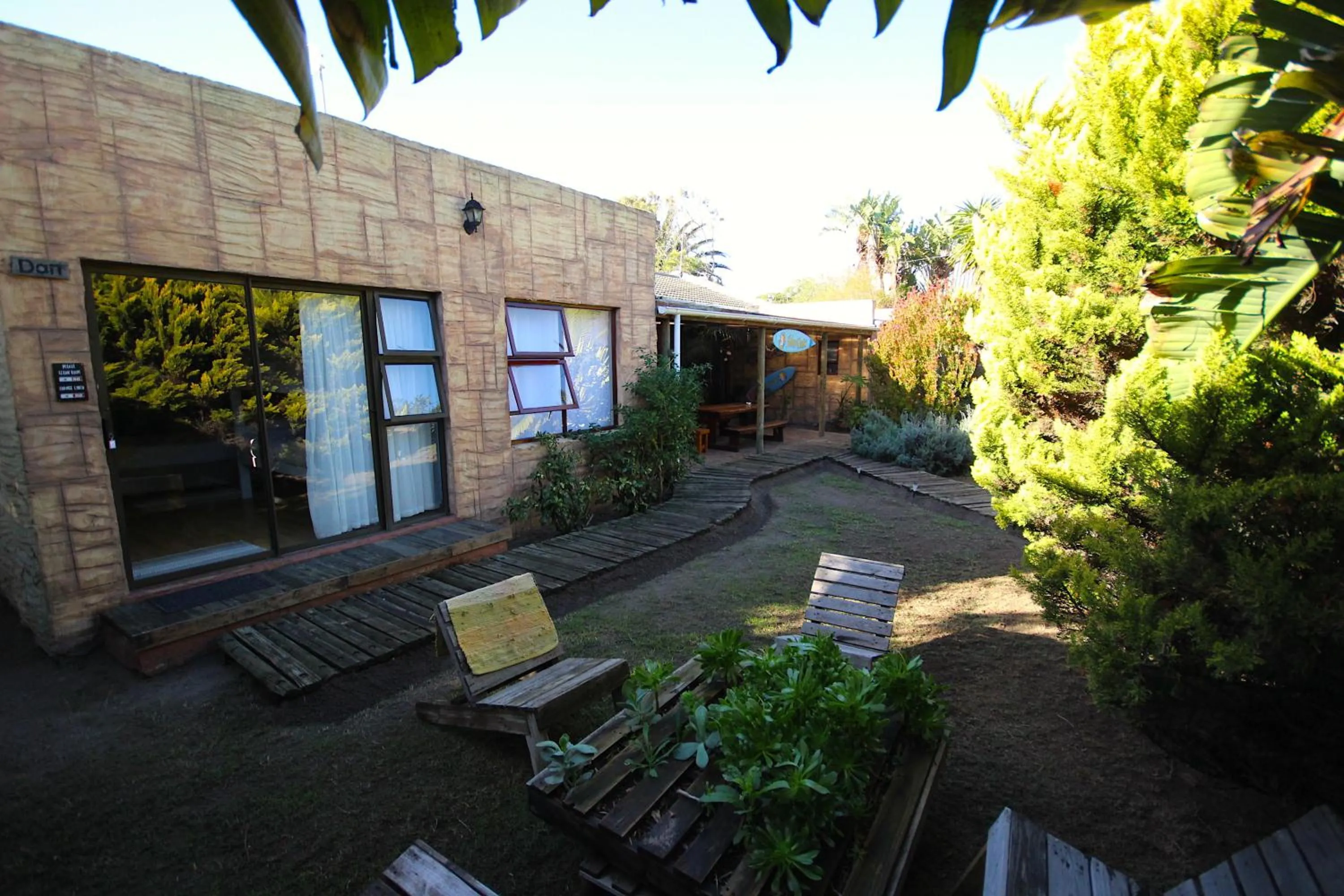 Property building in Saltycrax Backpackers and Surf Hostel