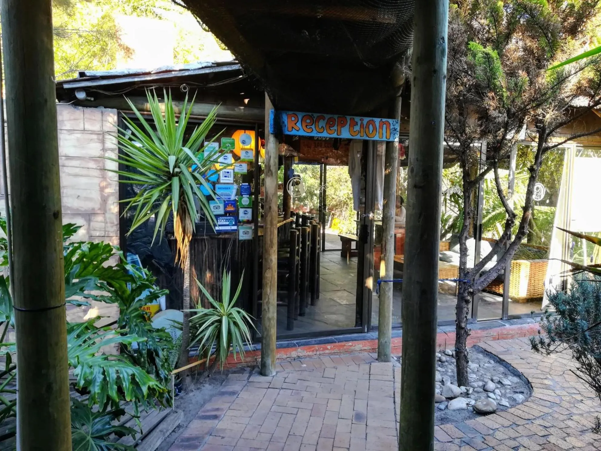 Facade/entrance in Saltycrax Backpackers and Surf Hostel