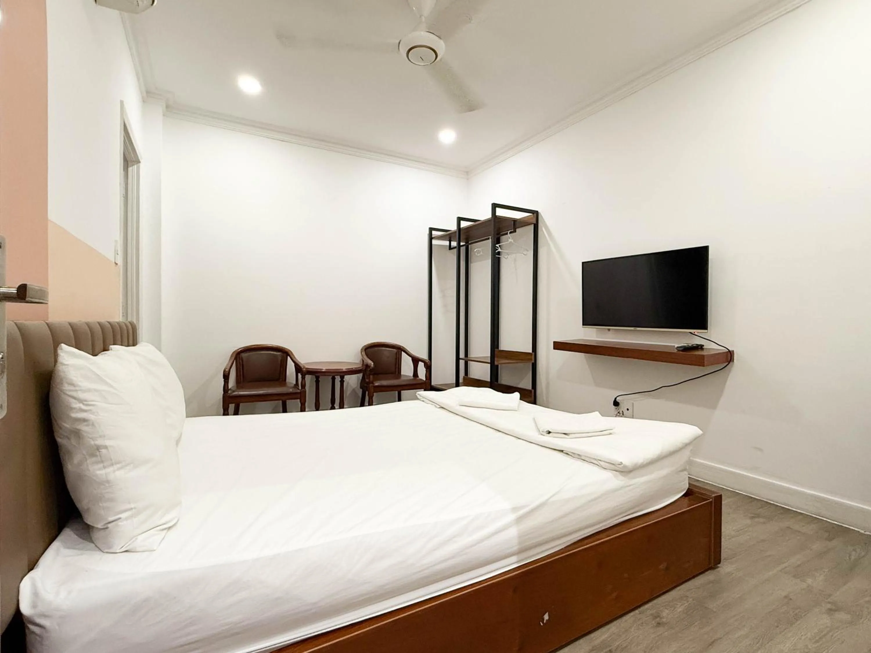 Bed in Hoang Long Son 2