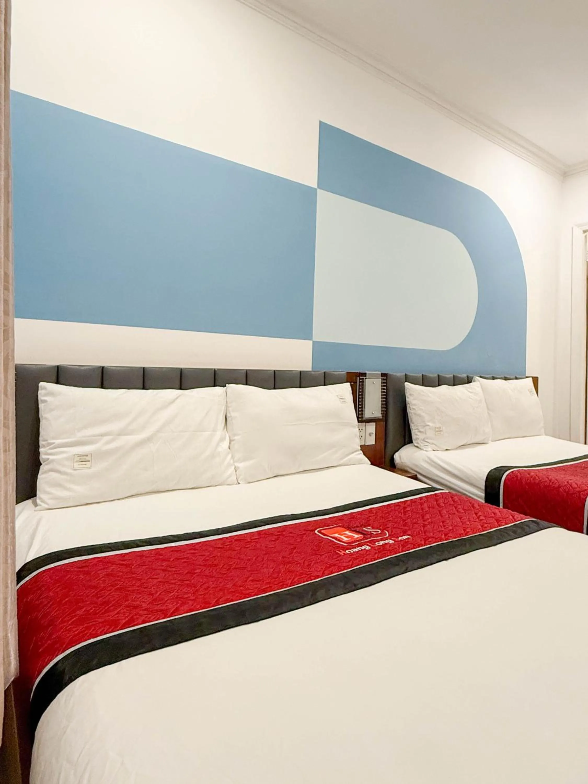 Photo of the whole room, Bed in Hoang Long Son 2