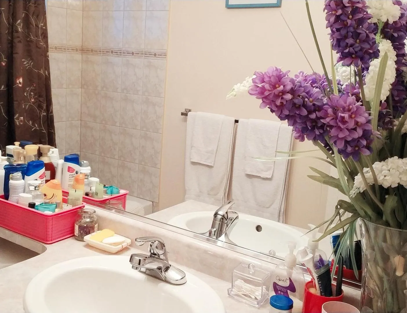 Bathroom in Helen's House / Close to Skytrain and Airport