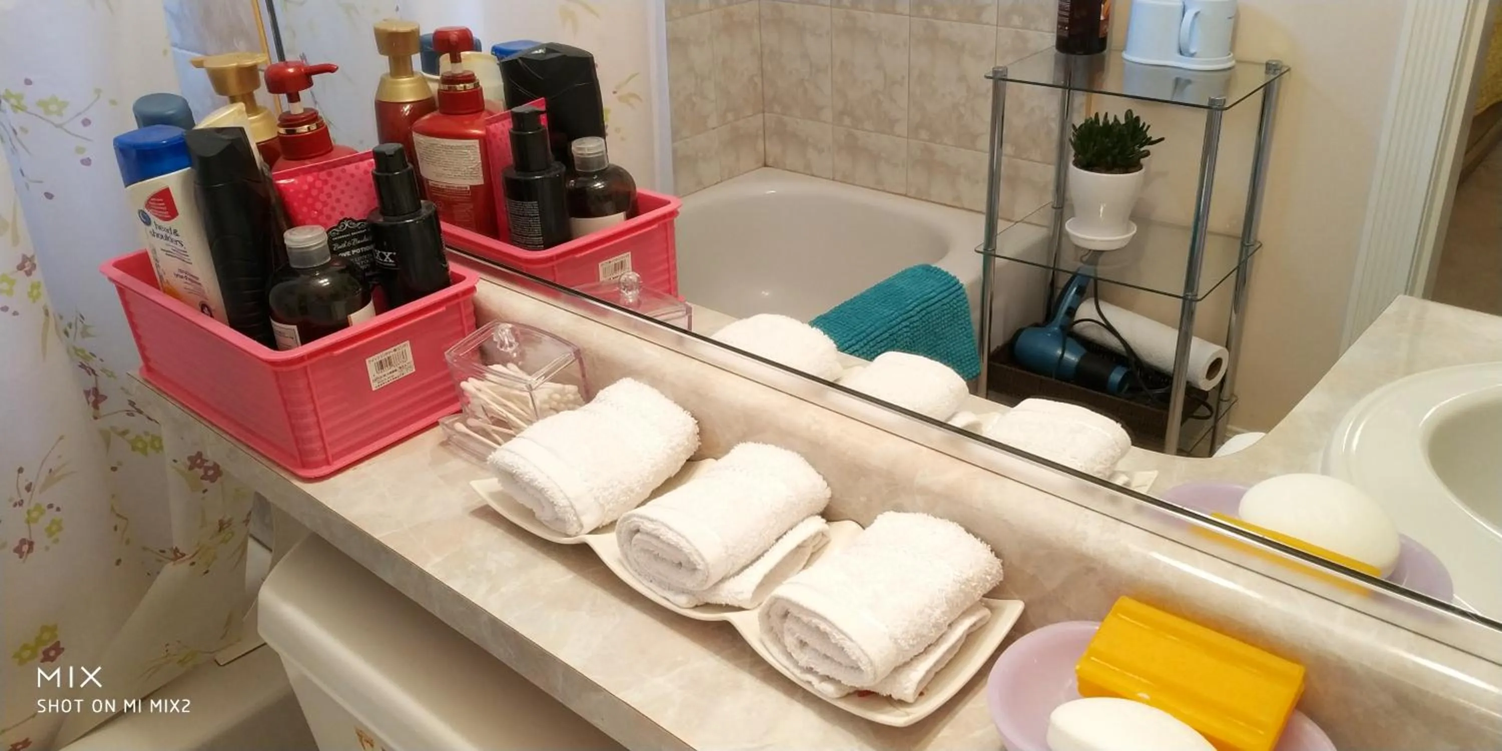 Bathroom in Helen's House / Close to Skytrain and Airport