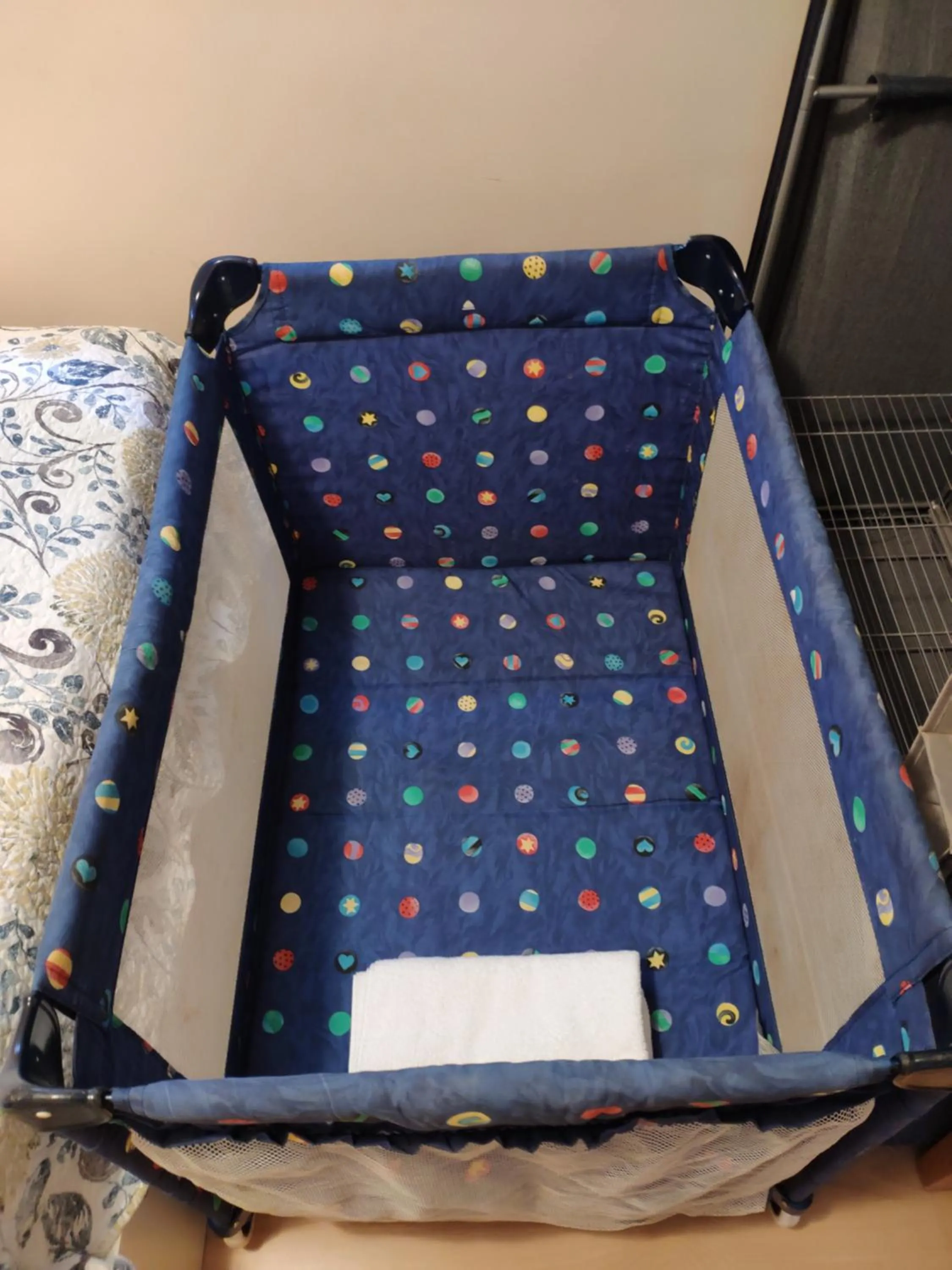 young children, Bed in Helen's House / Close to Skytrain and Airport