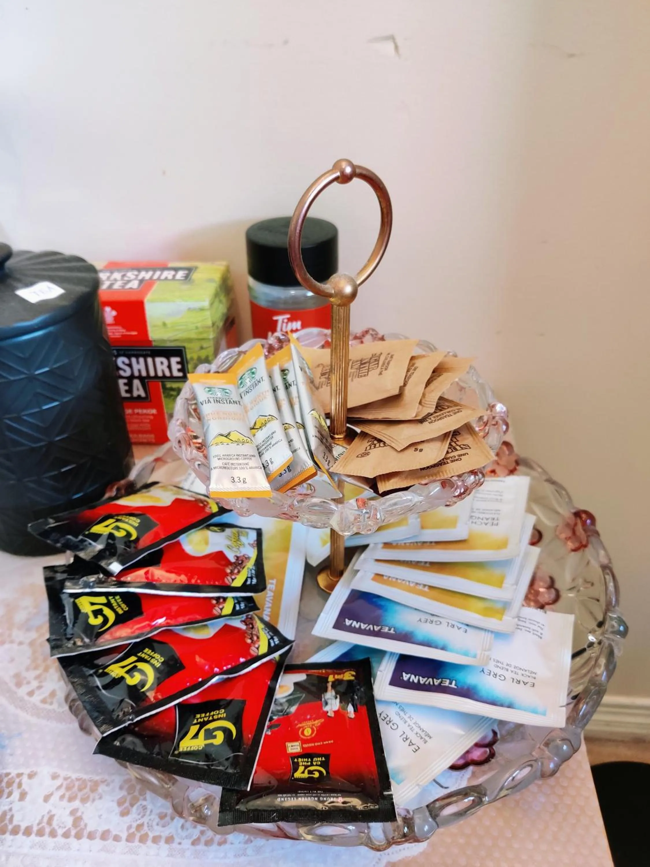 Food and drinks in Helen's House / Close to Skytrain and Airport