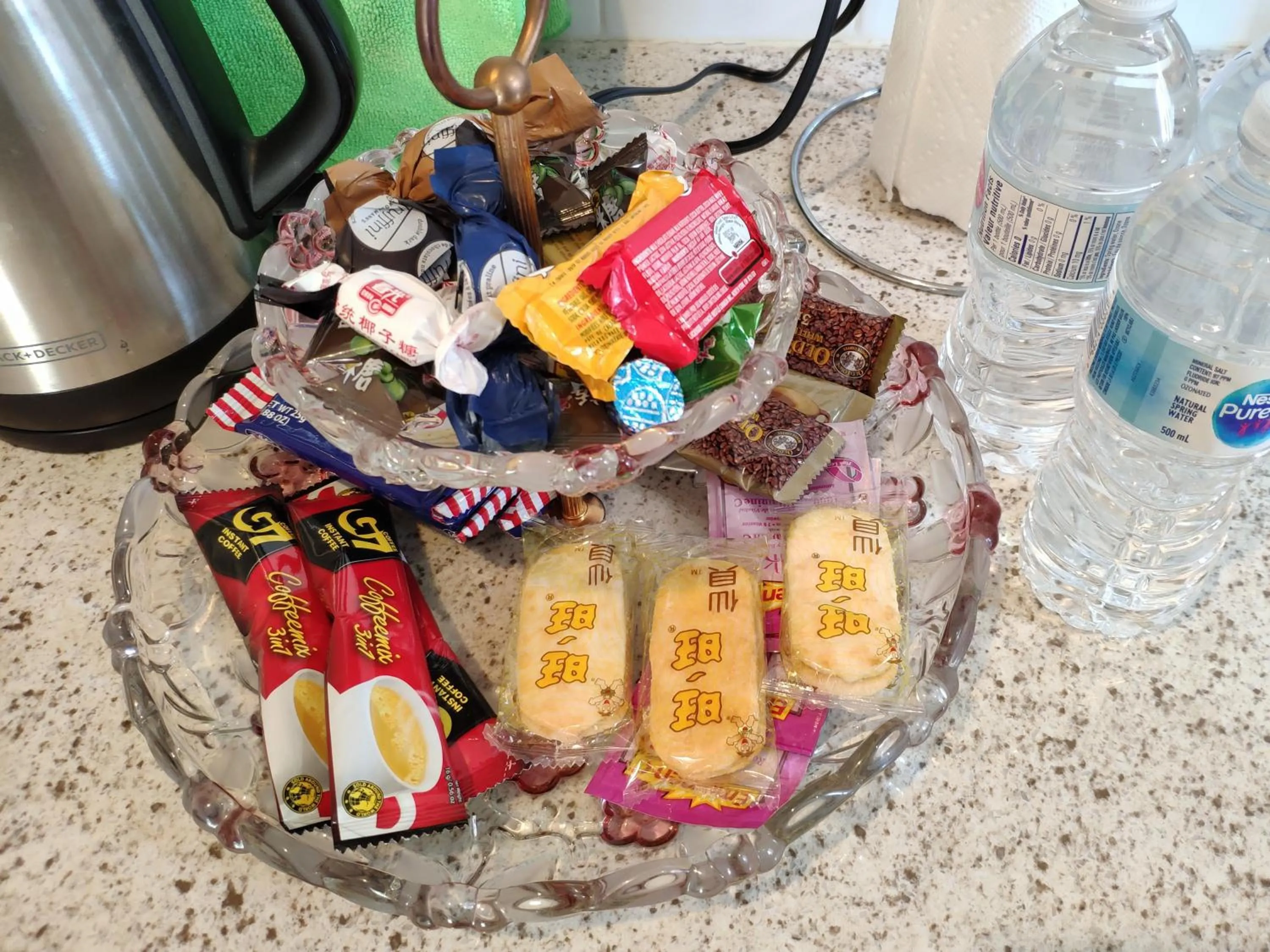 Food and drinks in Helen's House / Close to Skytrain and Airport