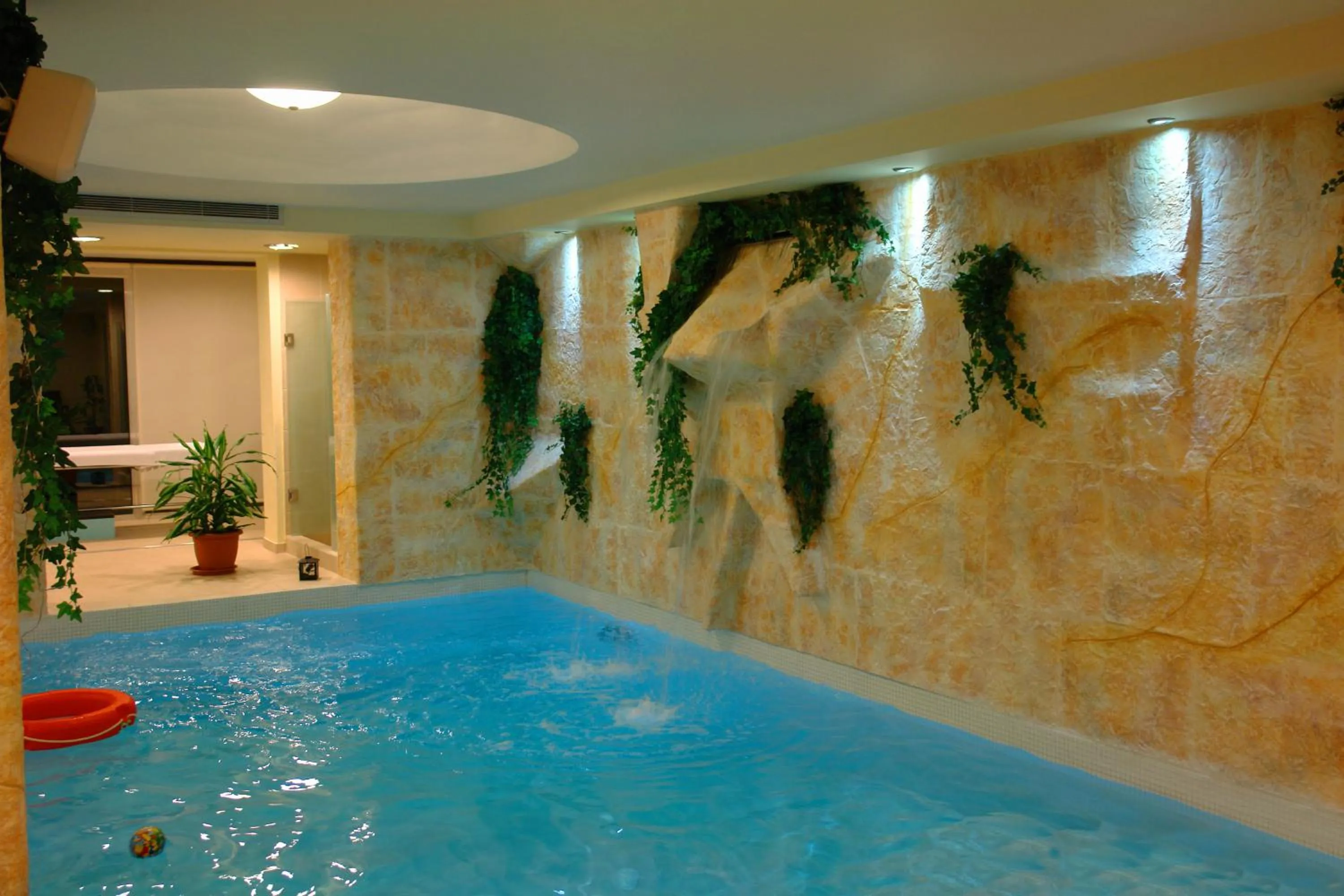 Hot Tub in Archontopetra Boutique Hotel