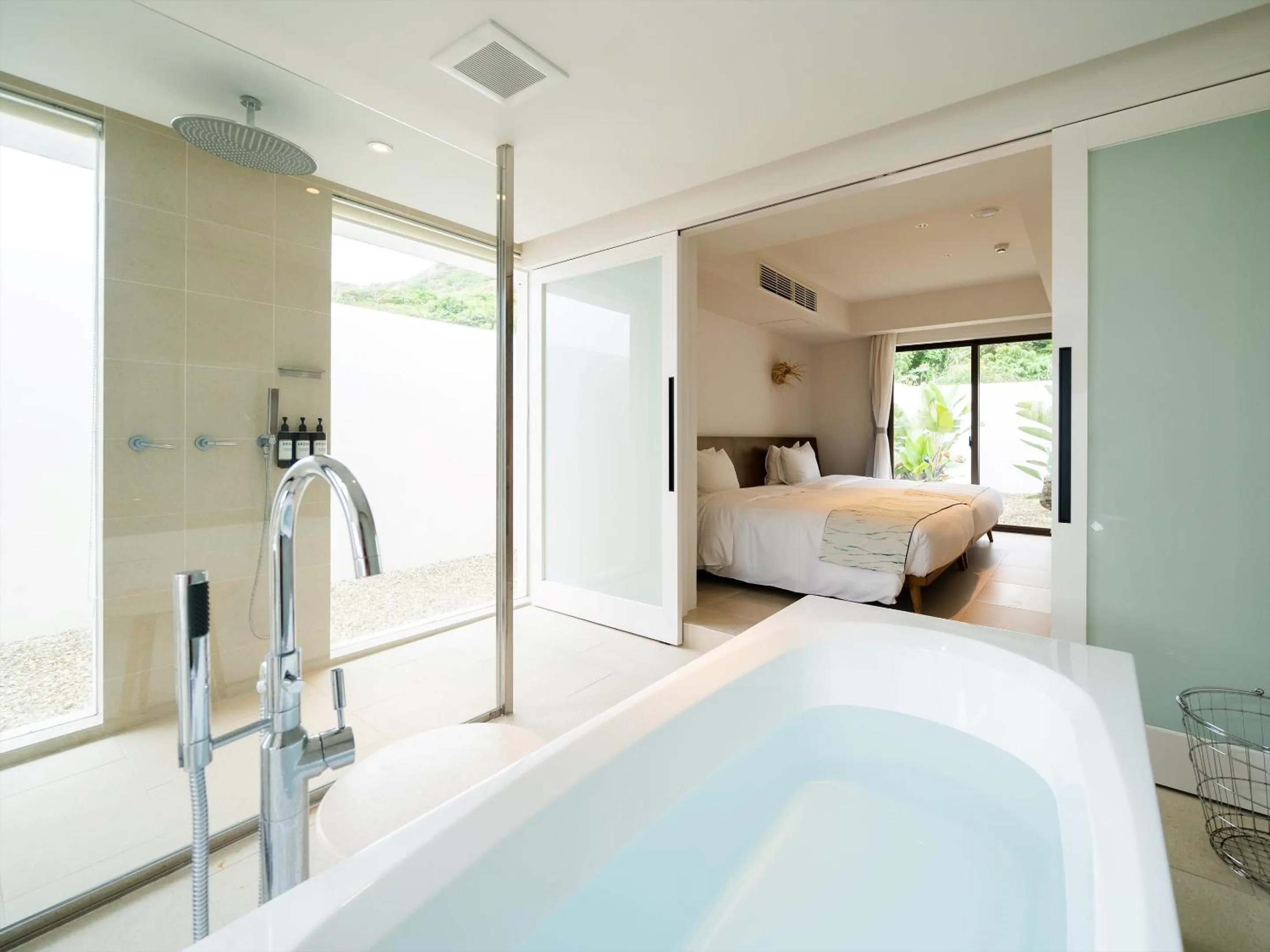 Bathroom, Bed in The Rescape