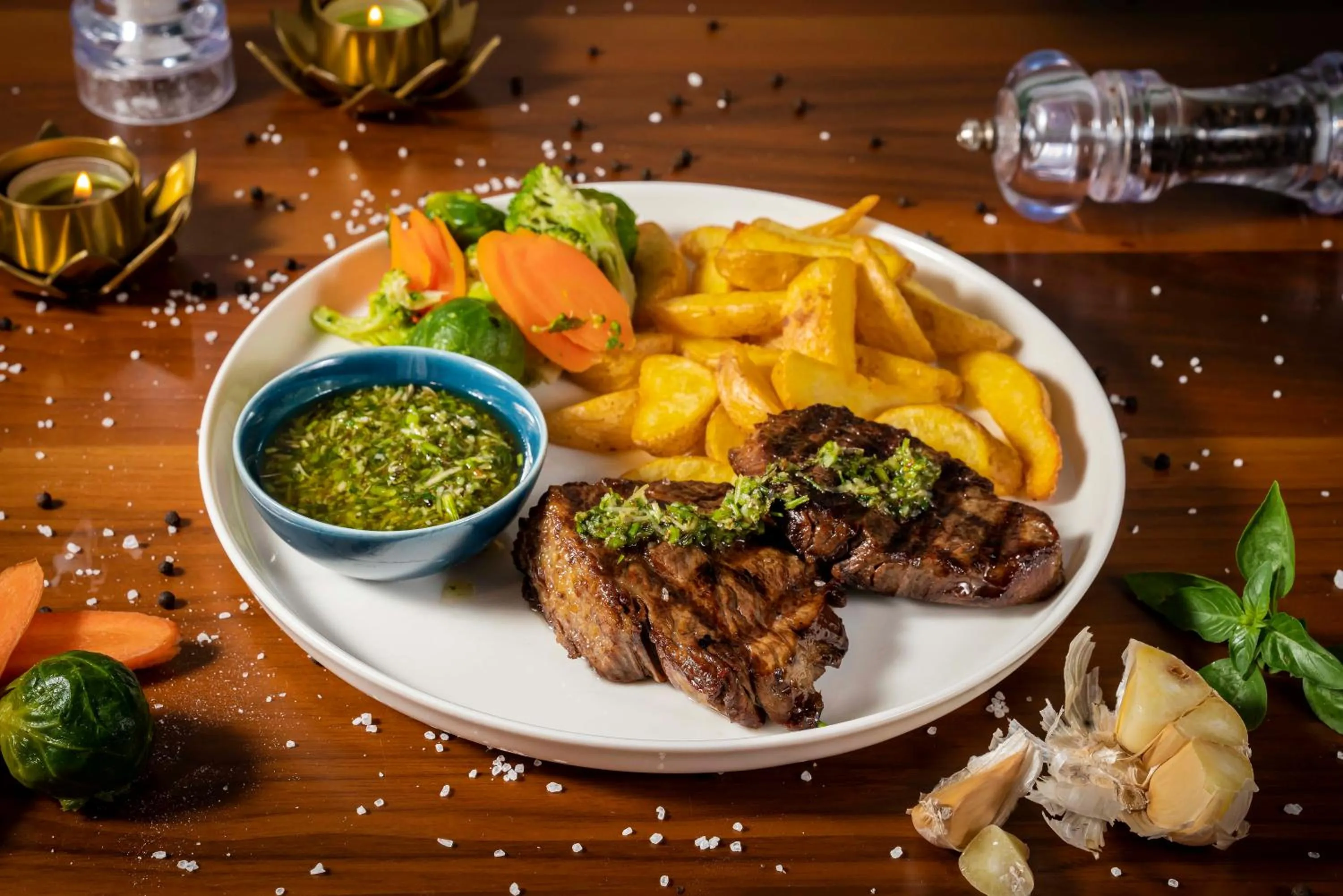 Restaurant/places to eat in Sky Roof Hotel