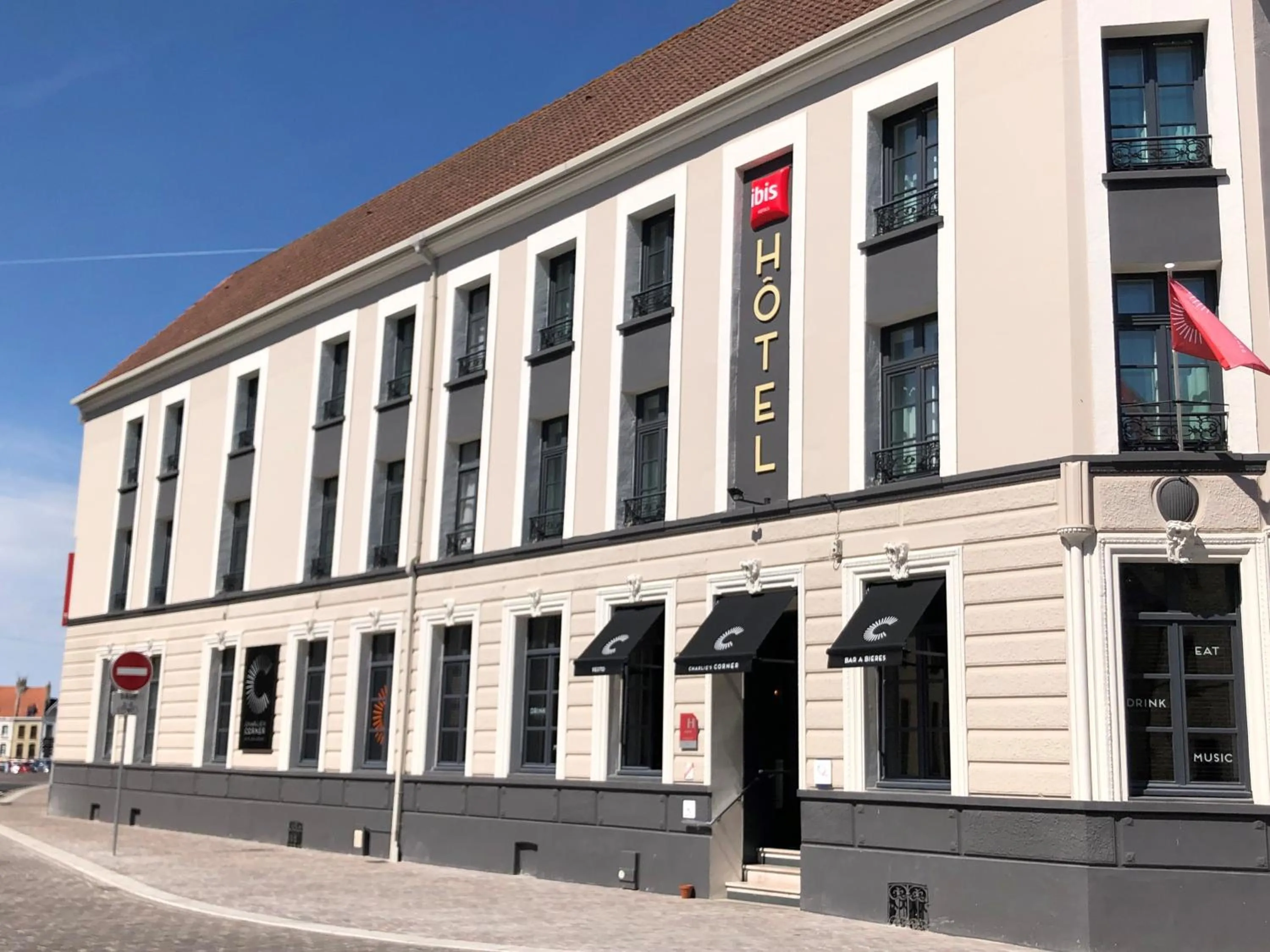 Facade/entrance in ibis Saint-Omer Centre