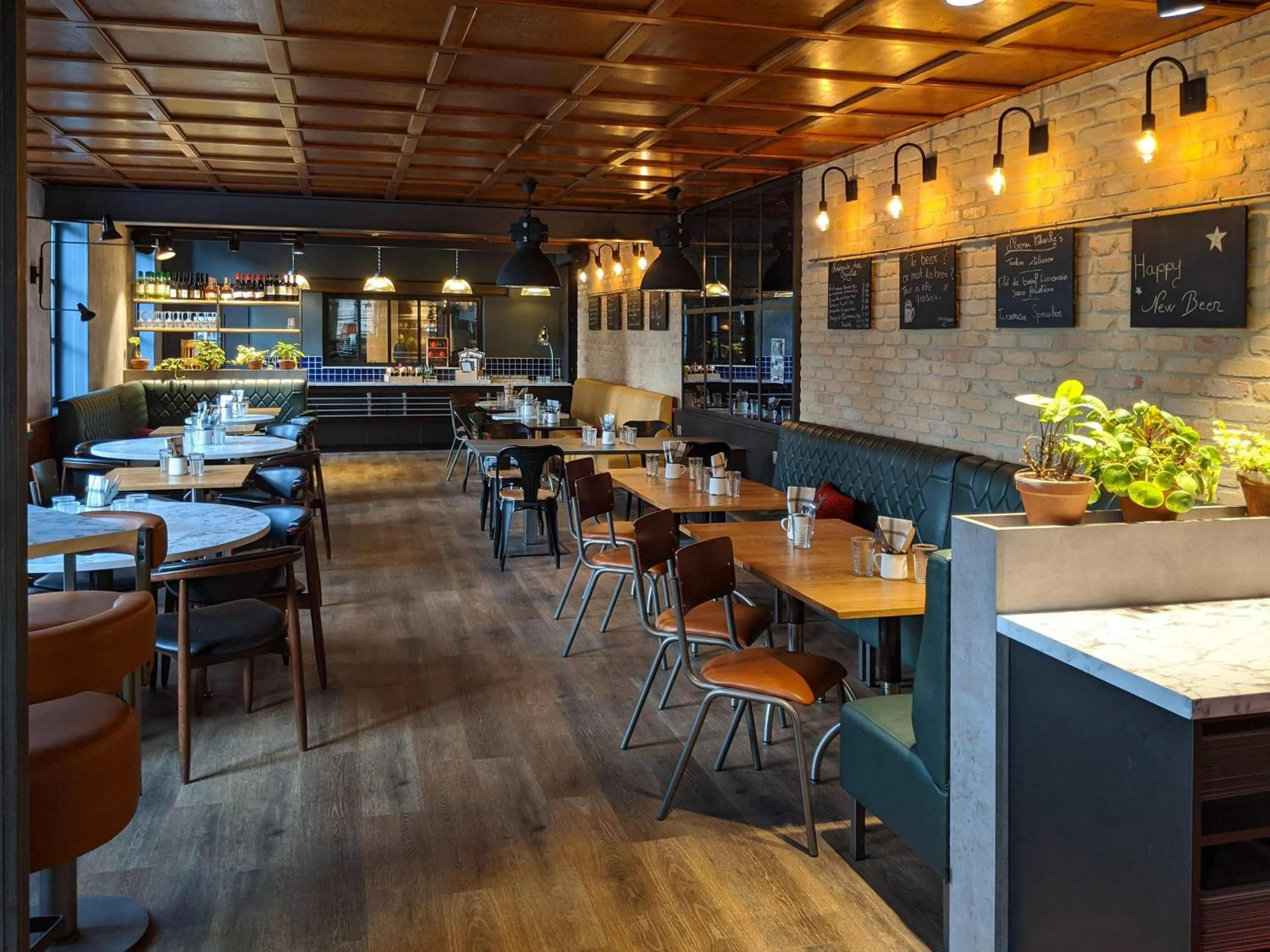 Restaurant/places to eat in ibis Saint-Omer Centre