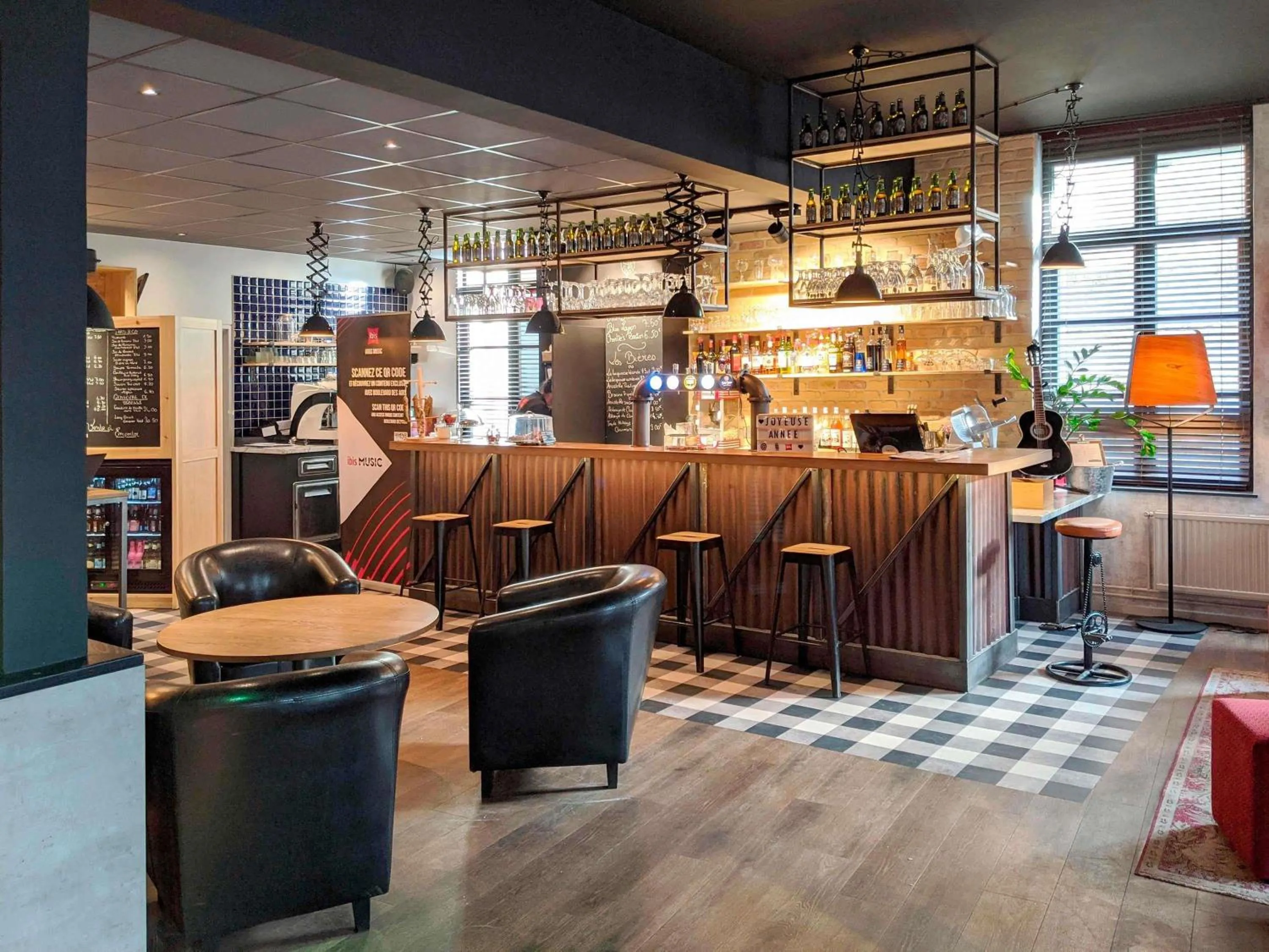 Lounge or bar in ibis Saint-Omer Centre