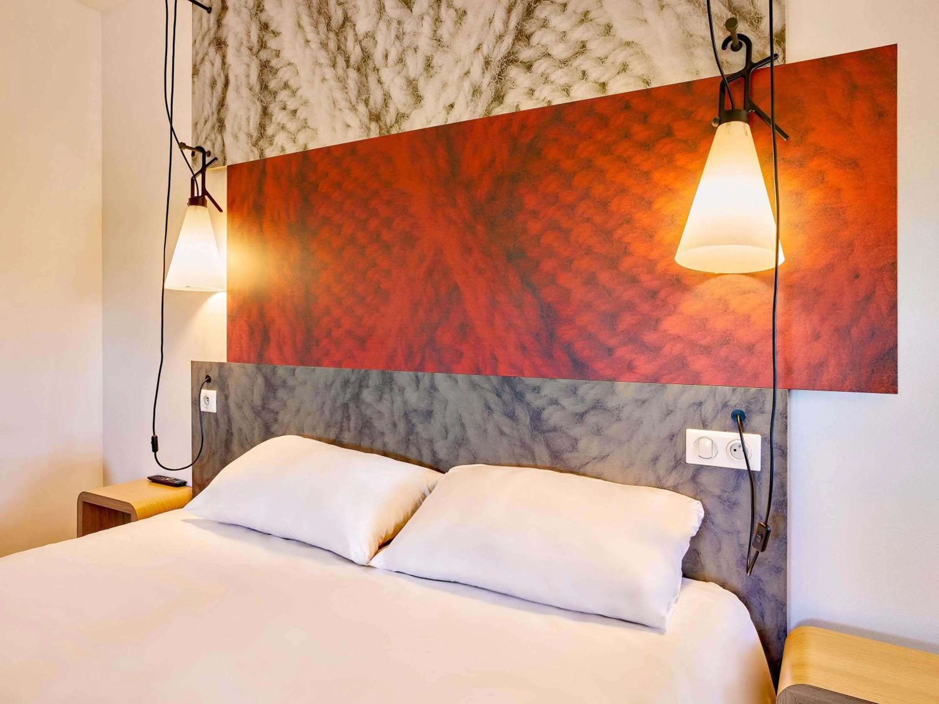 Bedroom, Bed in ibis Saint-Omer Centre