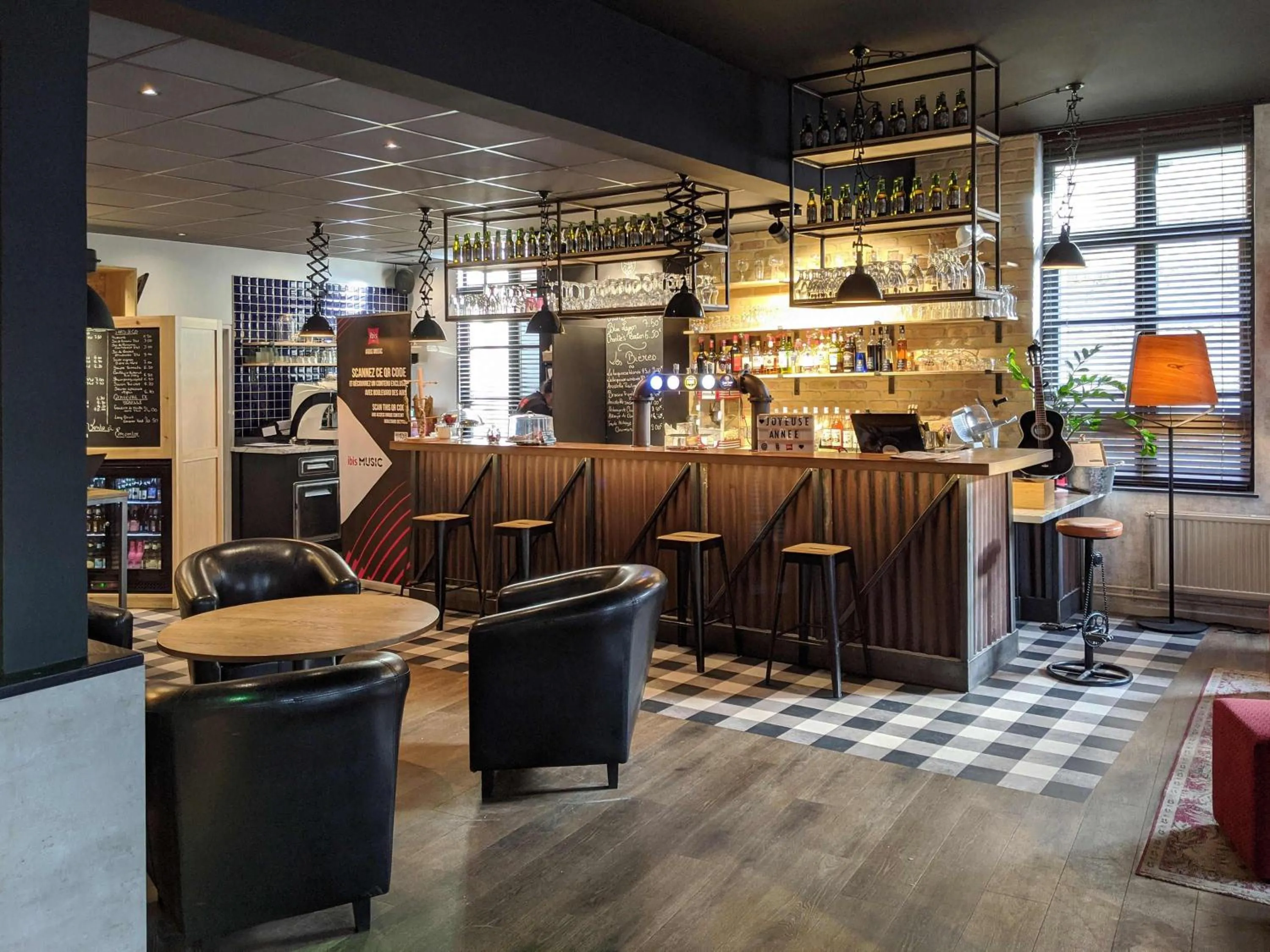 Lounge or bar in ibis Saint-Omer Centre