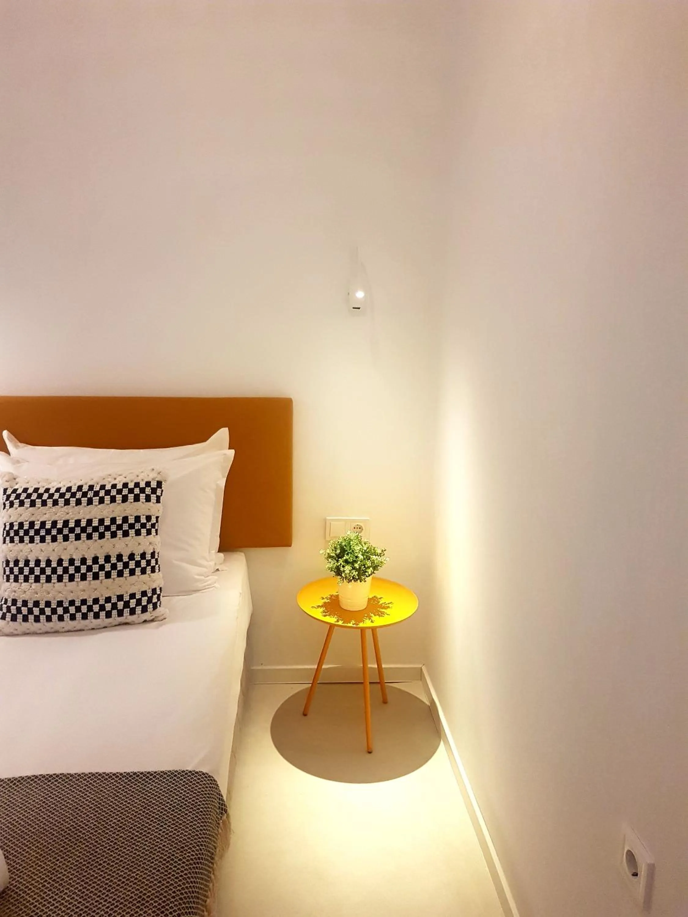 Living room, Bed in ibis Styles Golden Sands Roomer Hotel