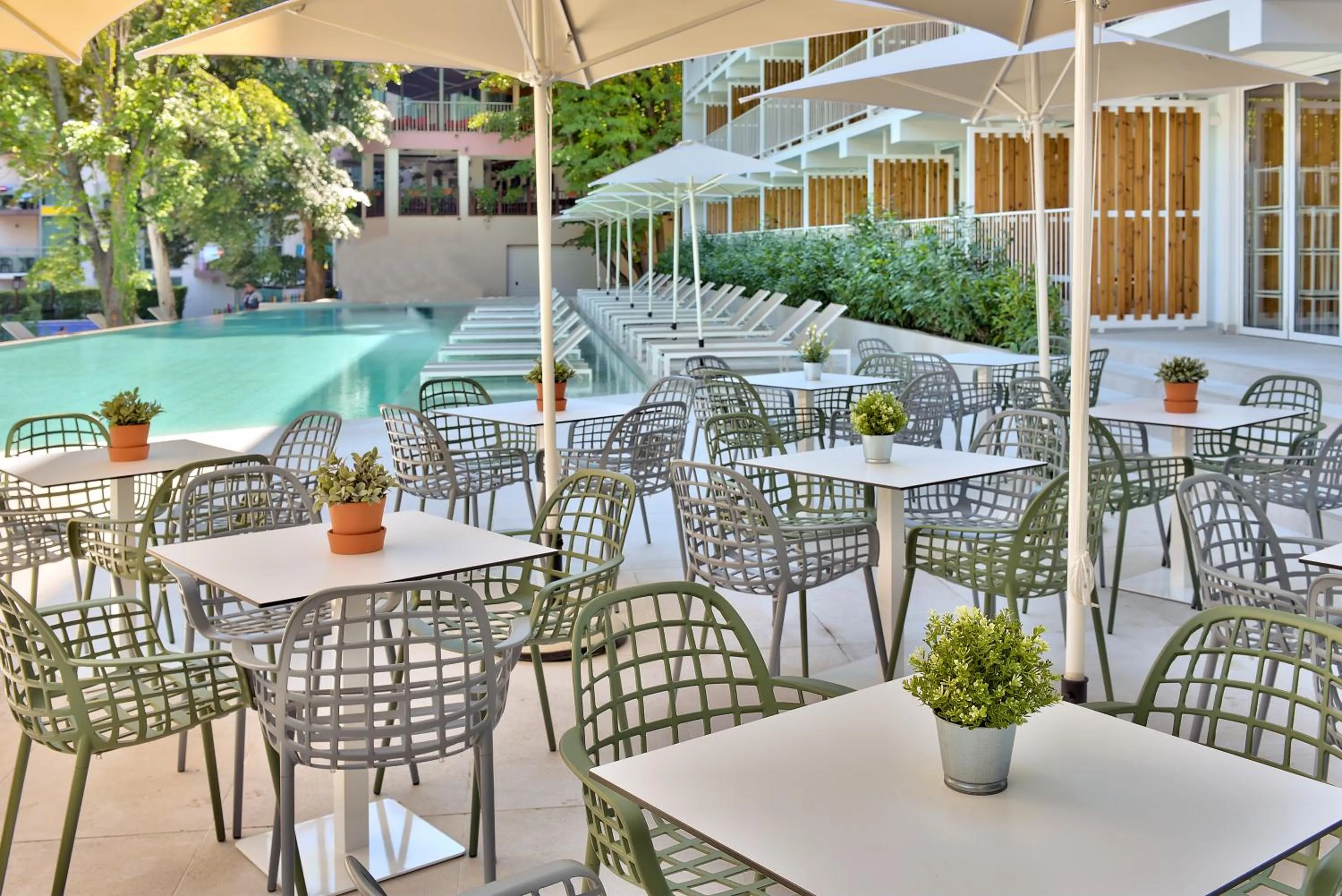 Lounge or bar in ibis Styles Golden Sands Roomer Hotel