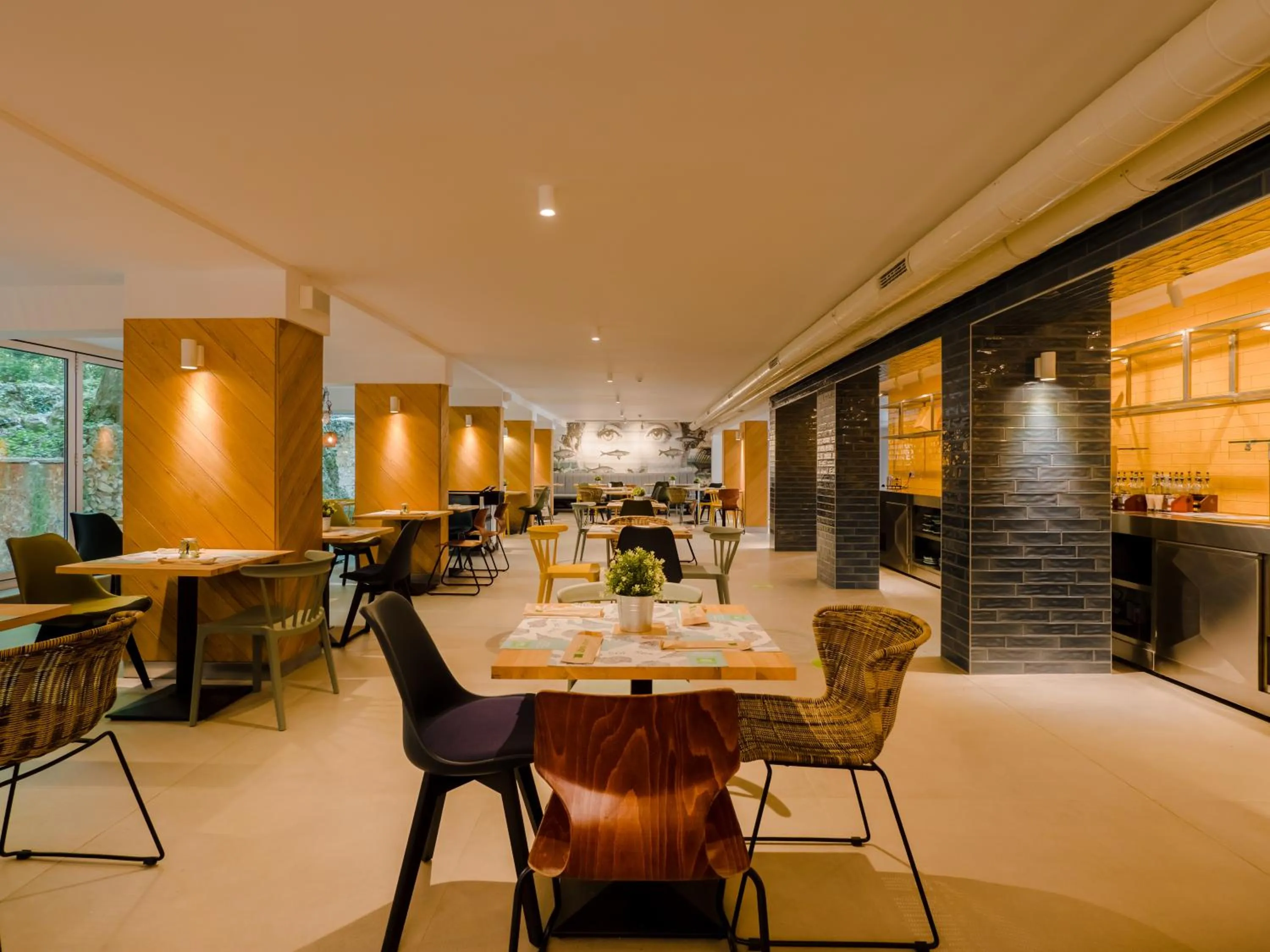 Restaurant/places to eat in ibis Styles Golden Sands Roomer Hotel