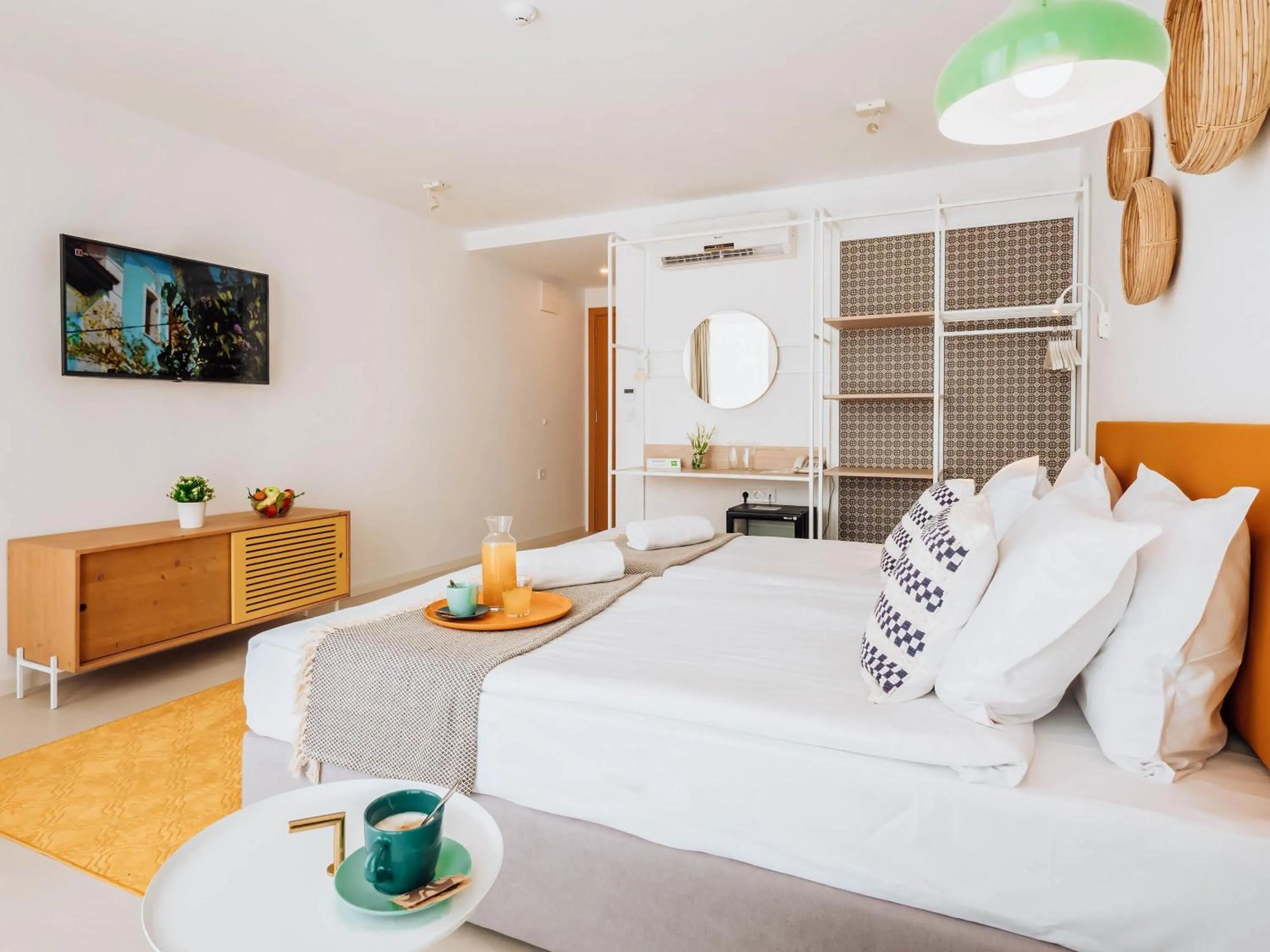 Bedroom, Bed in ibis Styles Golden Sands Roomer Hotel