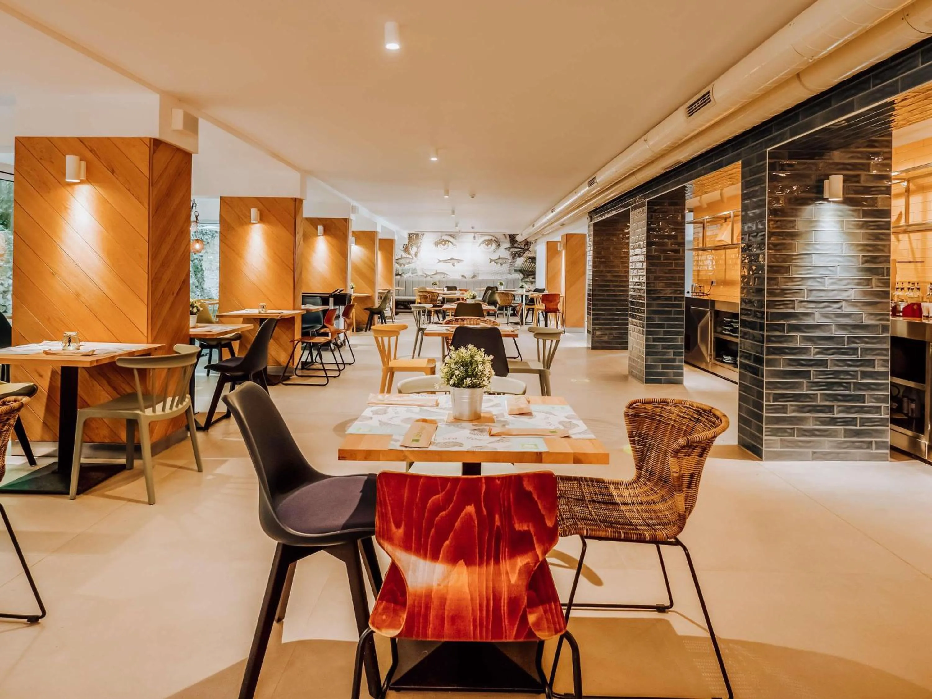 Restaurant/places to eat in ibis Styles Golden Sands Roomer Hotel