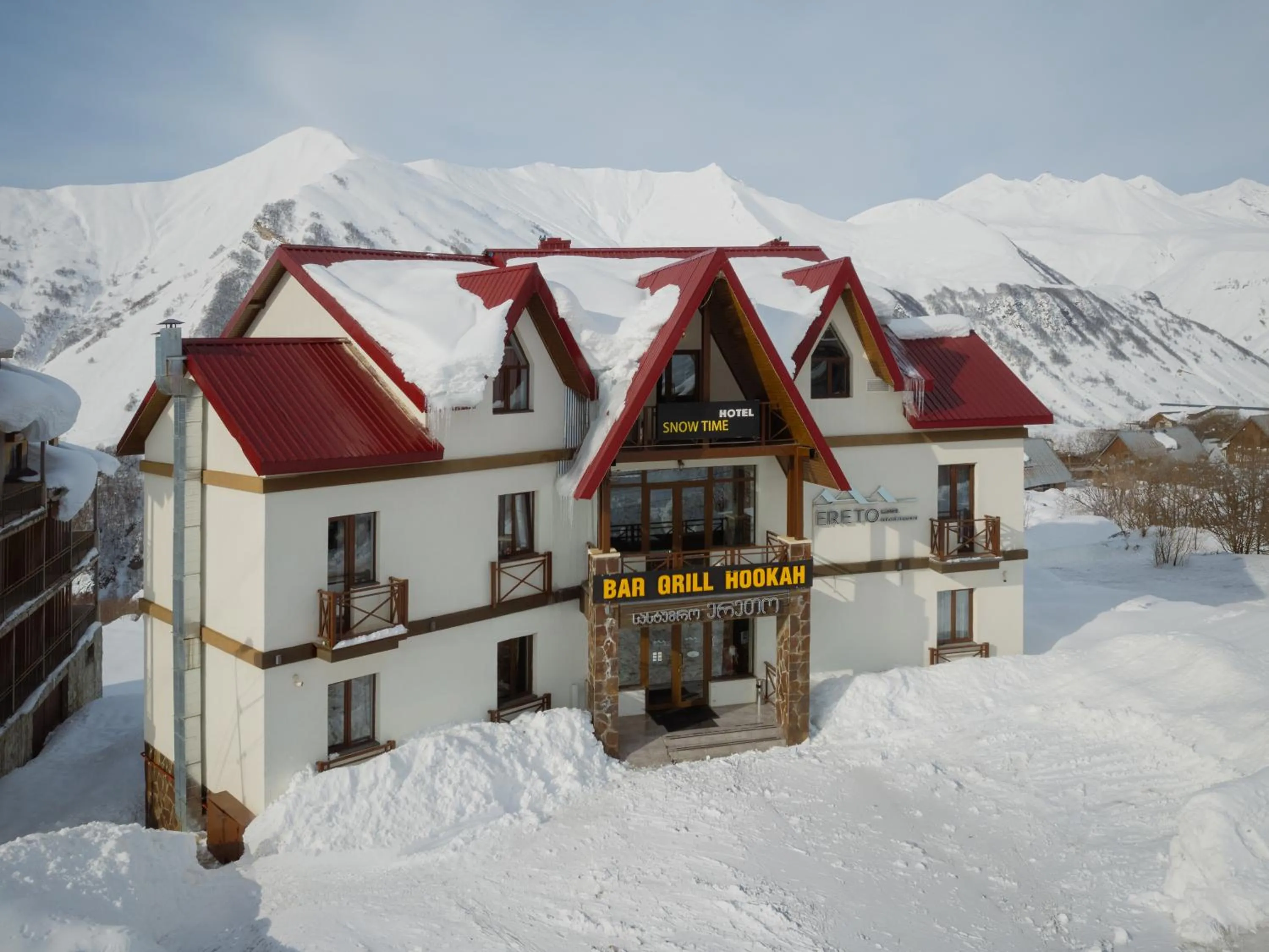 Ereto Hotel by SnowTime