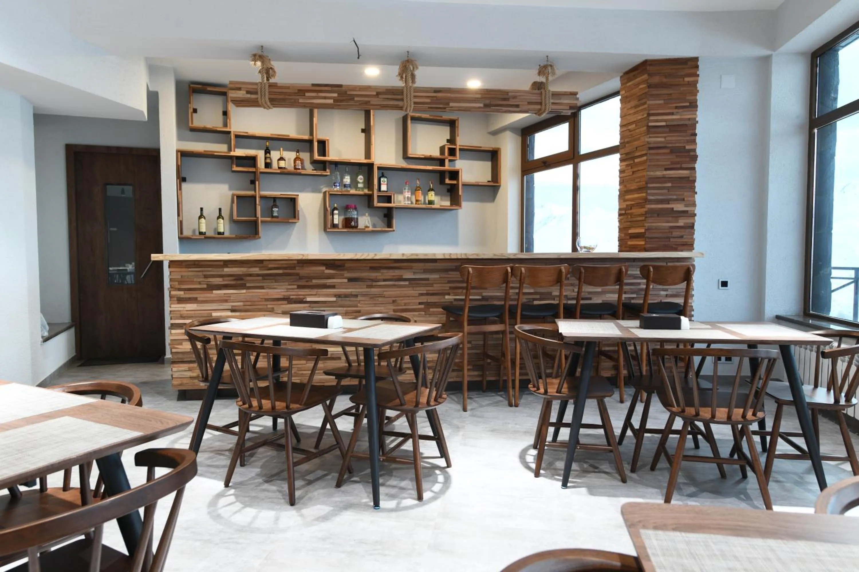 Restaurant/places to eat in Hotel Ereto