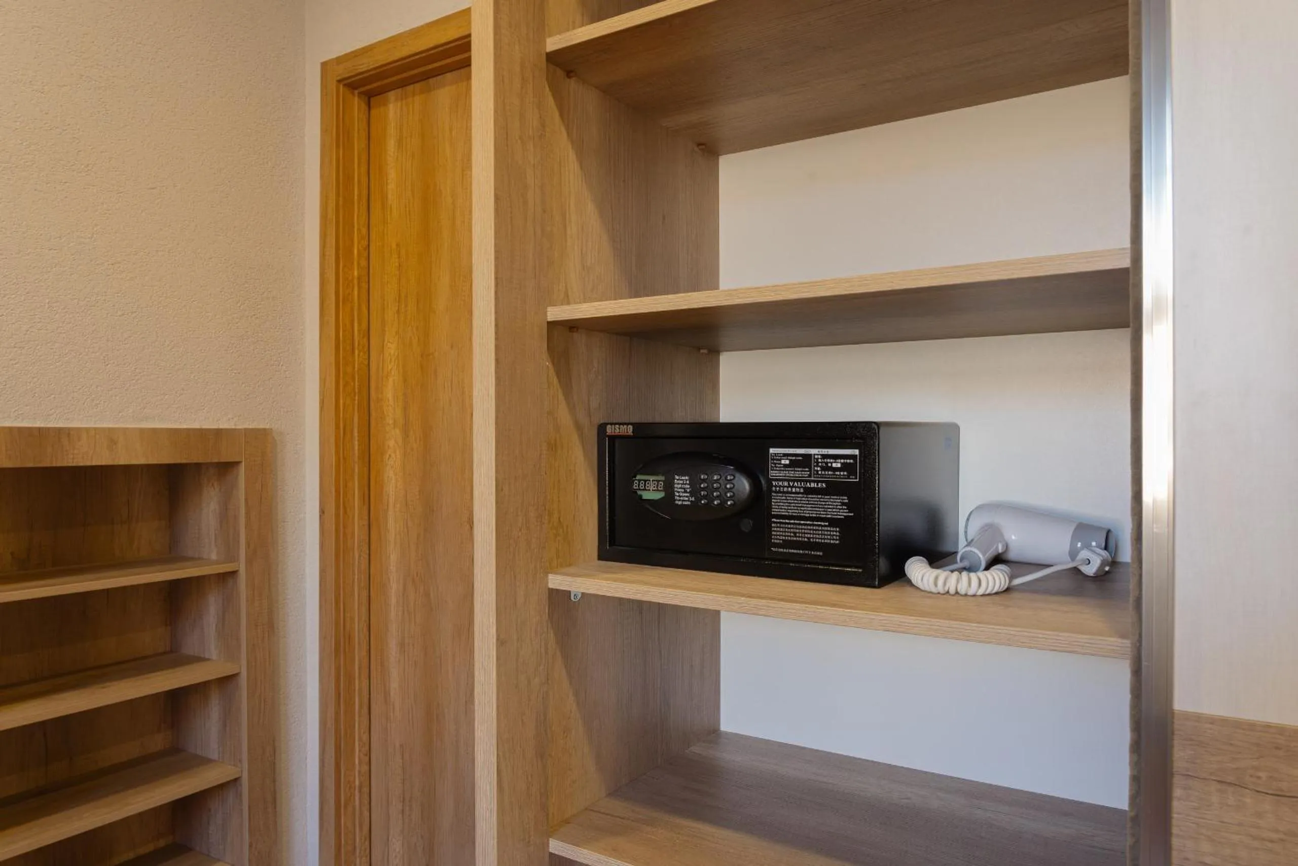 Ereto Hotel by SnowTime