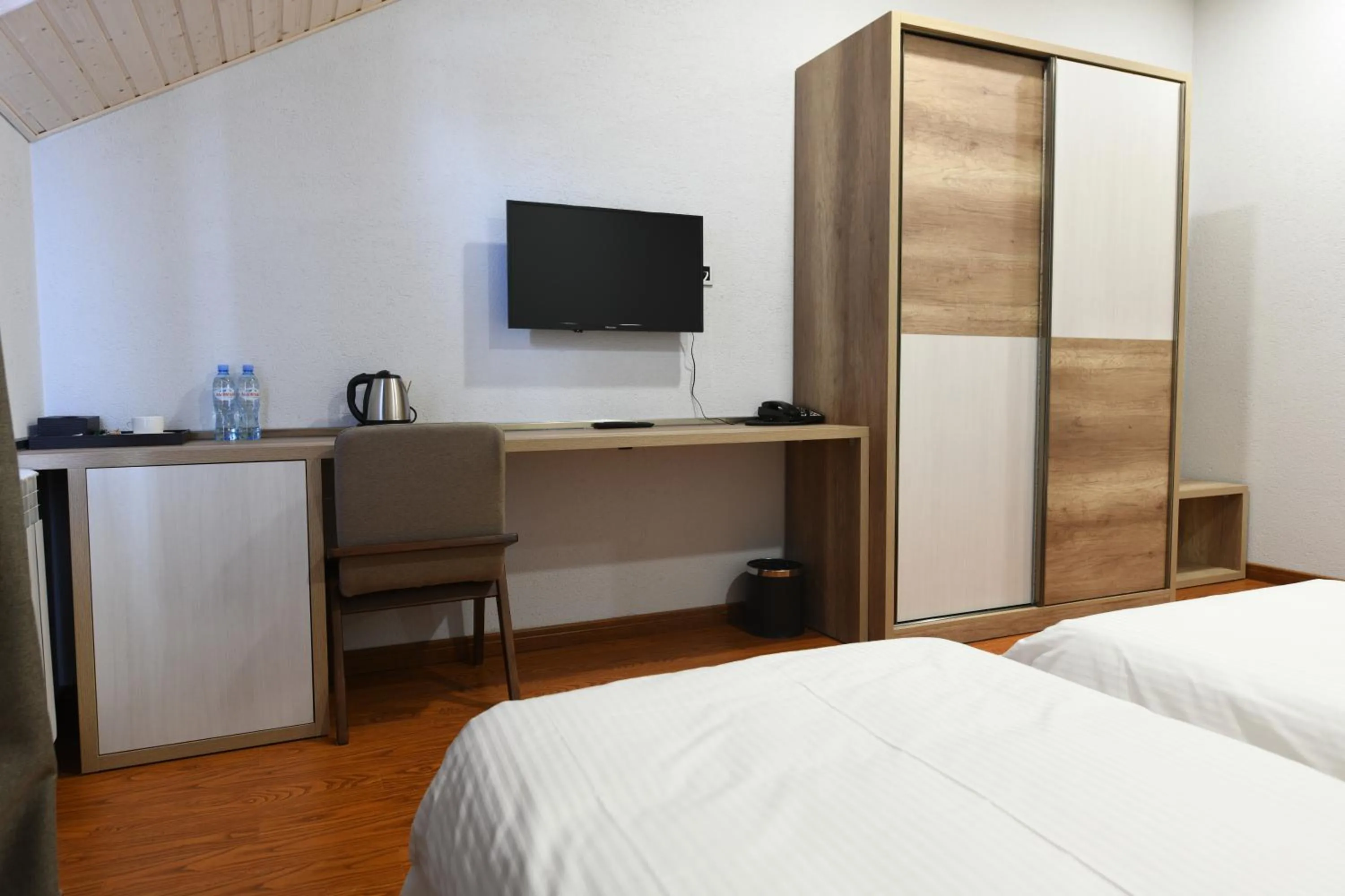 TV and multimedia, Bed in Hotel Ereto