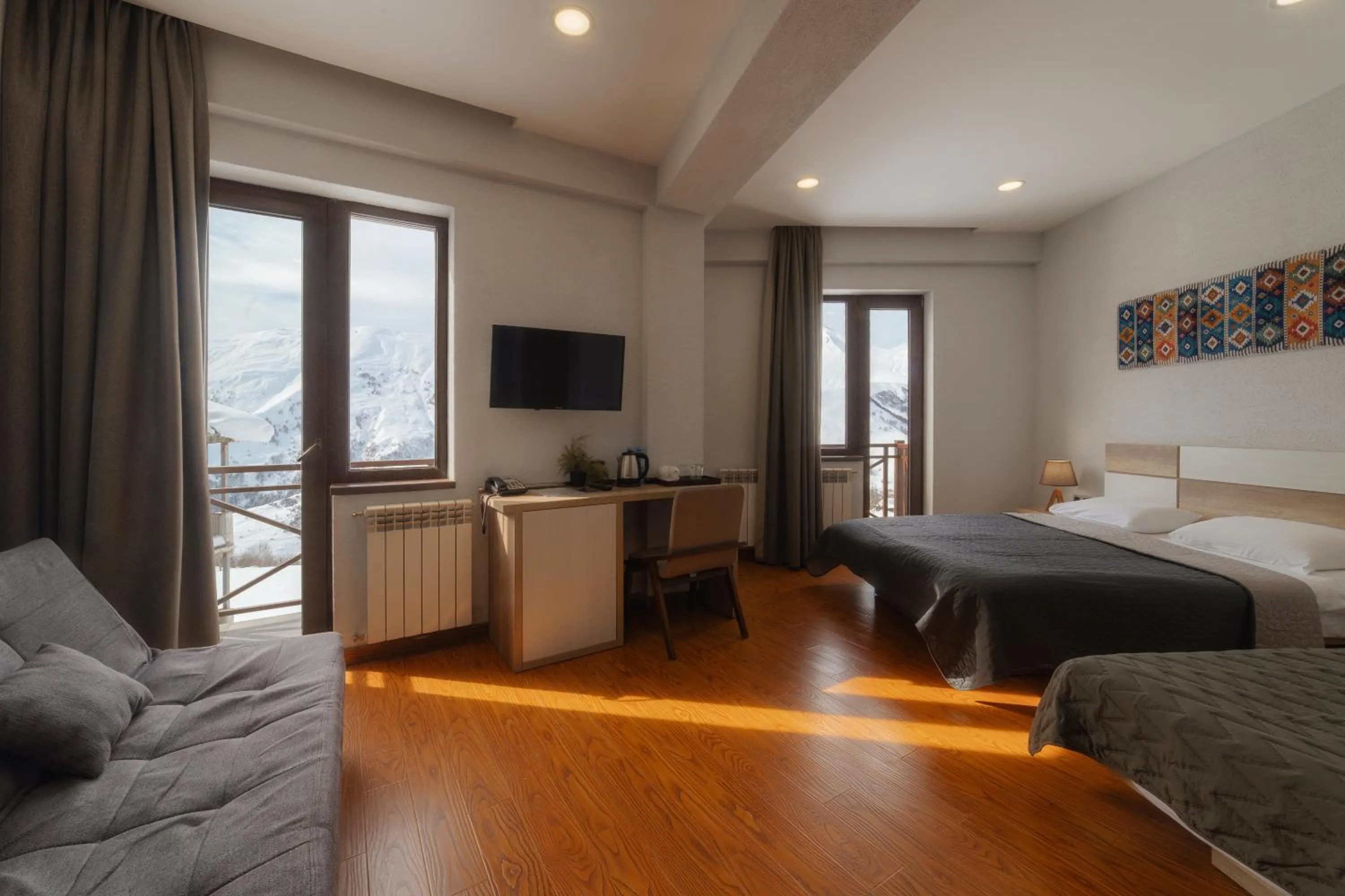 Ereto Hotel by SnowTime