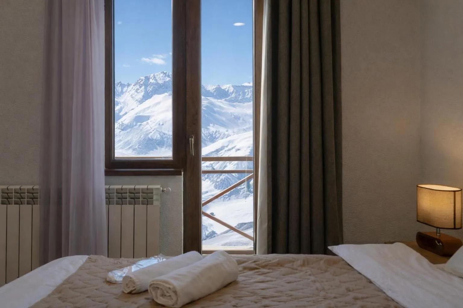 Bed in Ereto Hotel by SnowTime