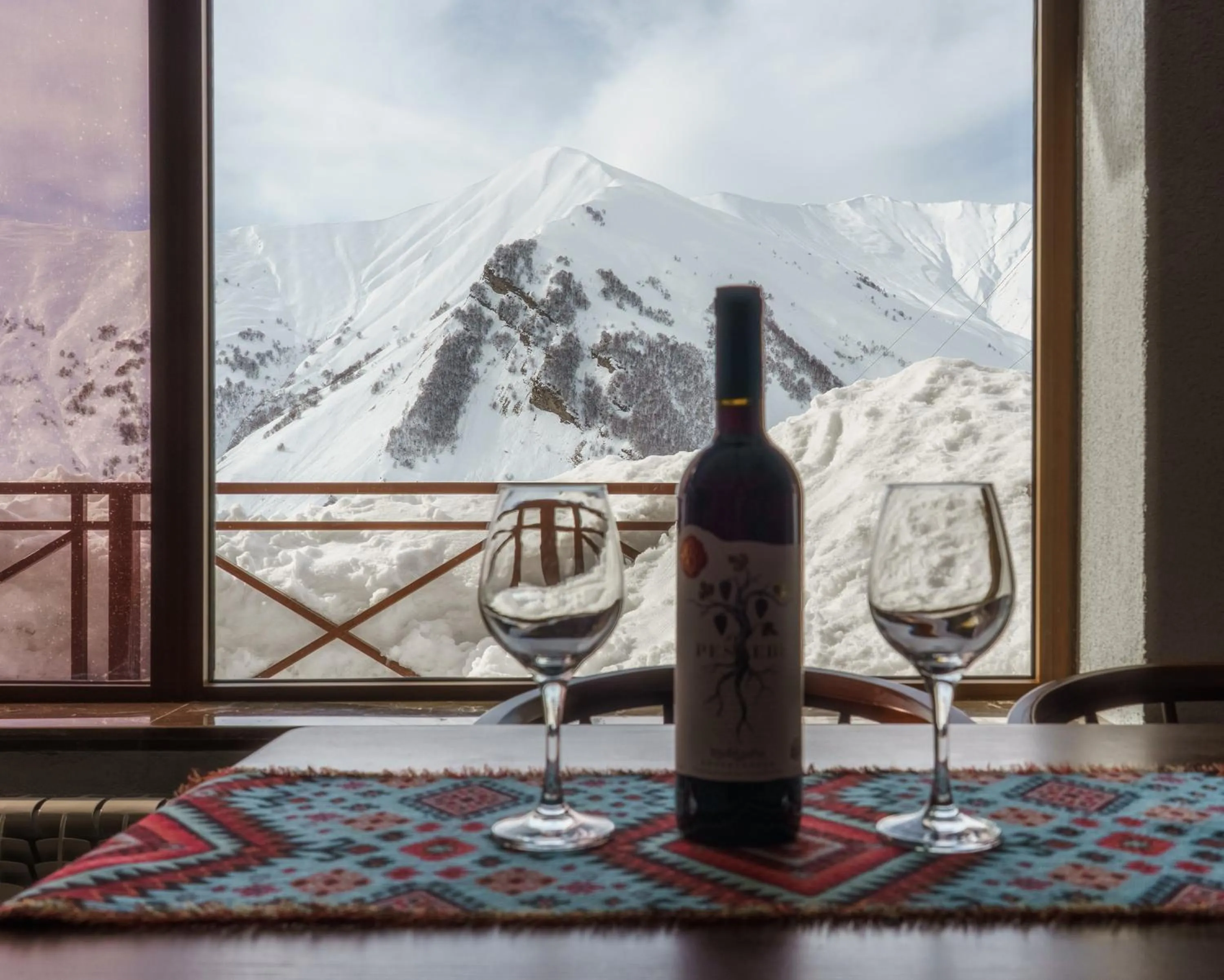 Ereto Hotel by SnowTime