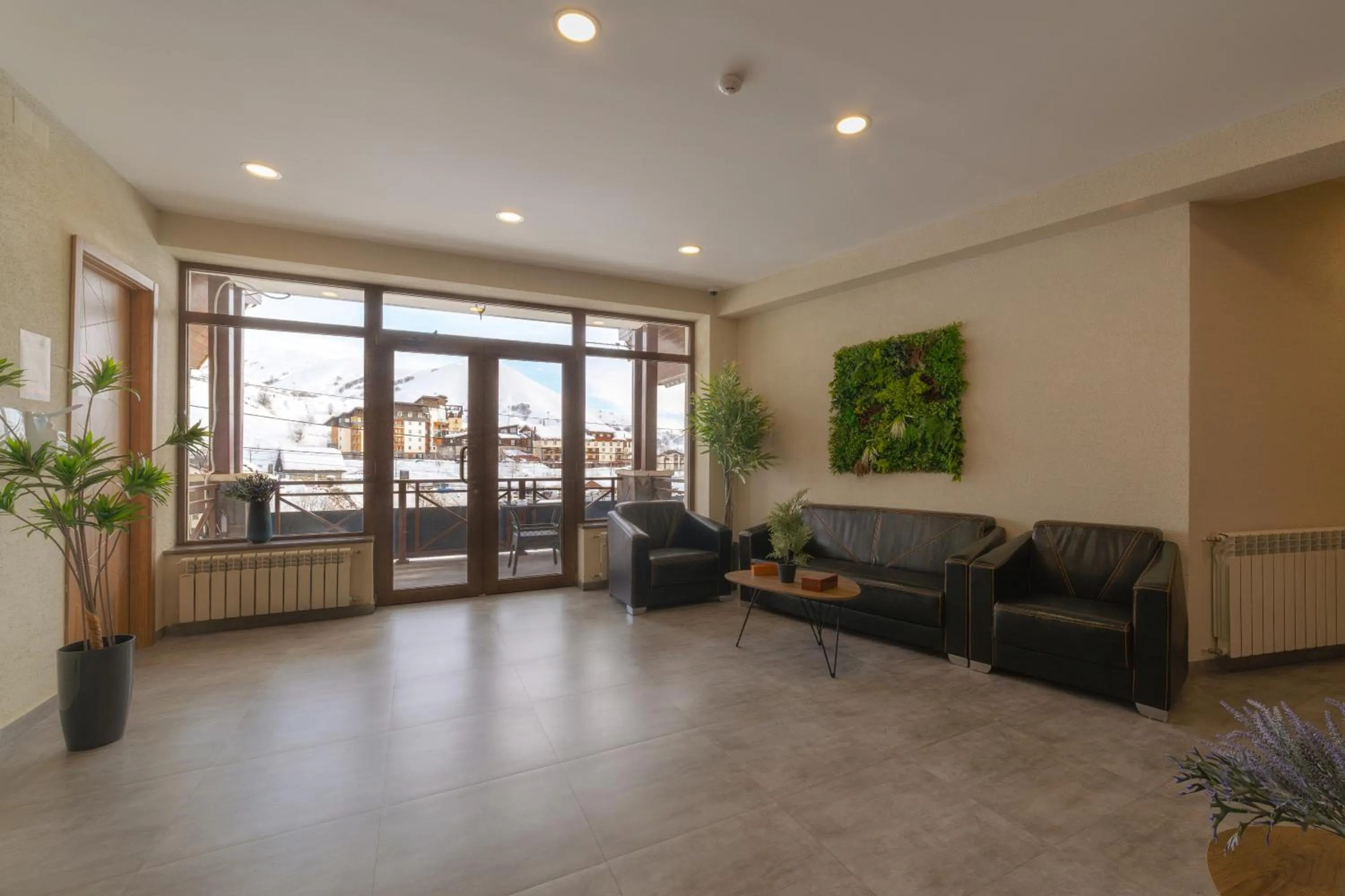 Ereto Hotel by SnowTime