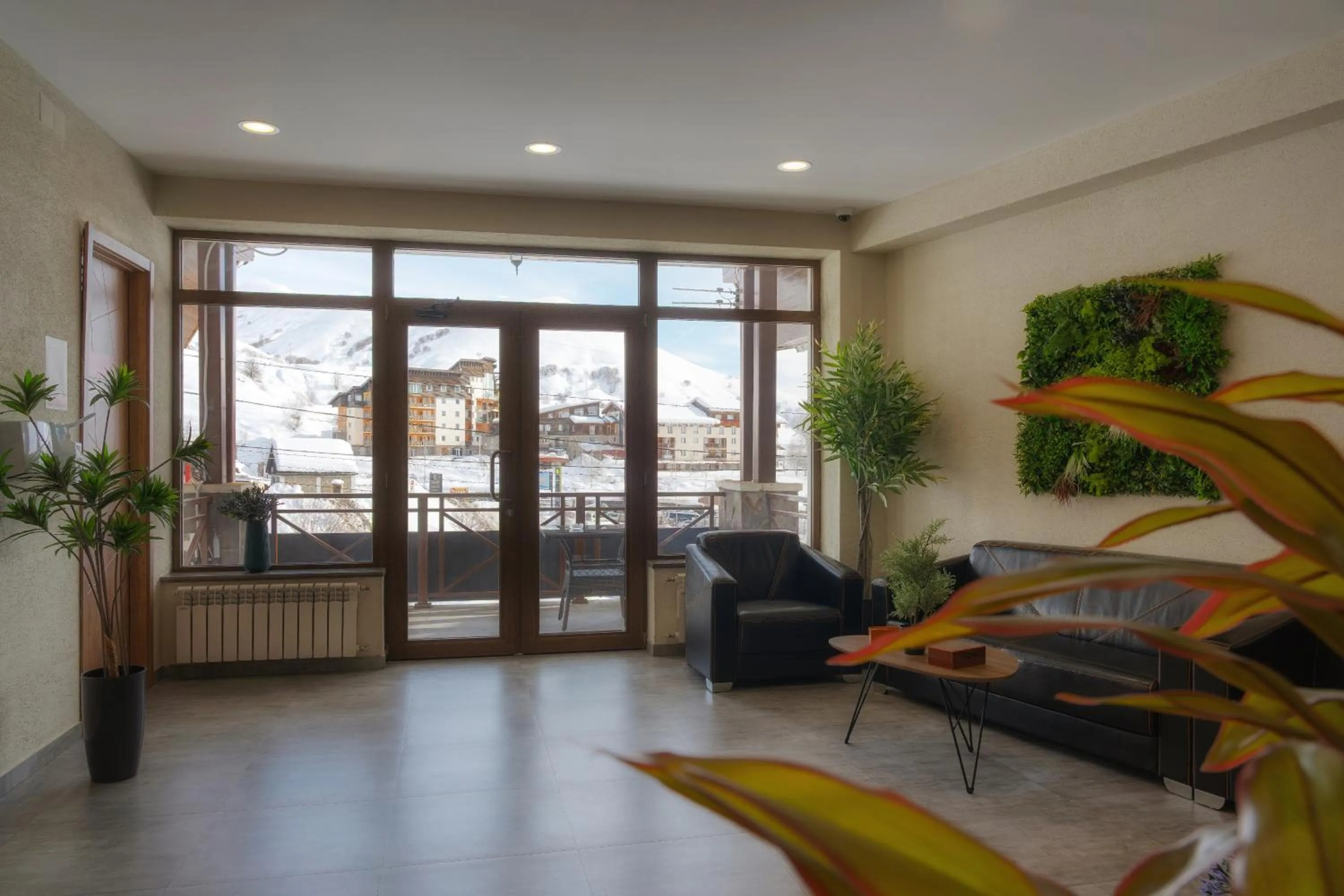 Ereto Hotel by SnowTime