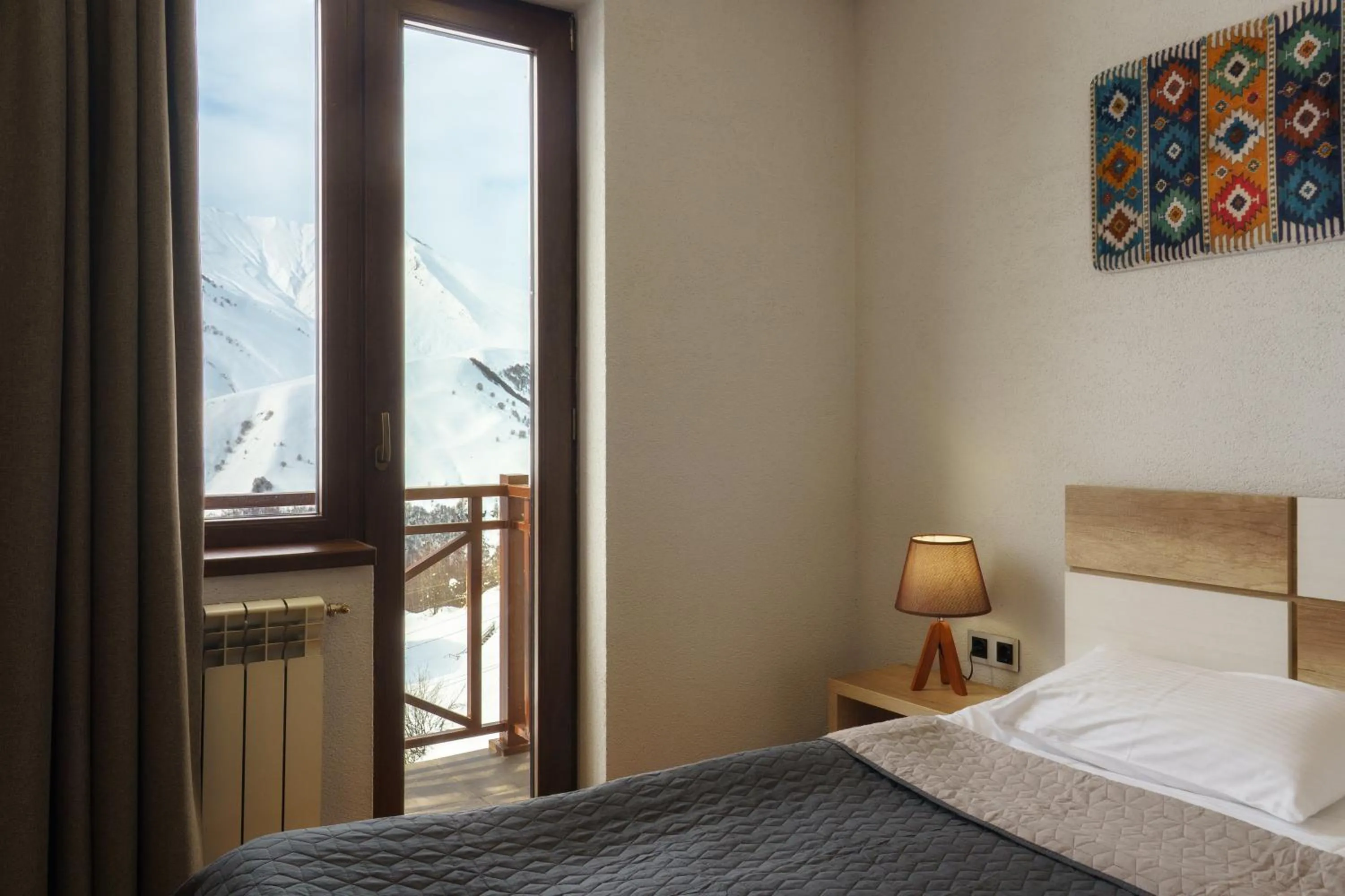 Ereto Hotel by SnowTime