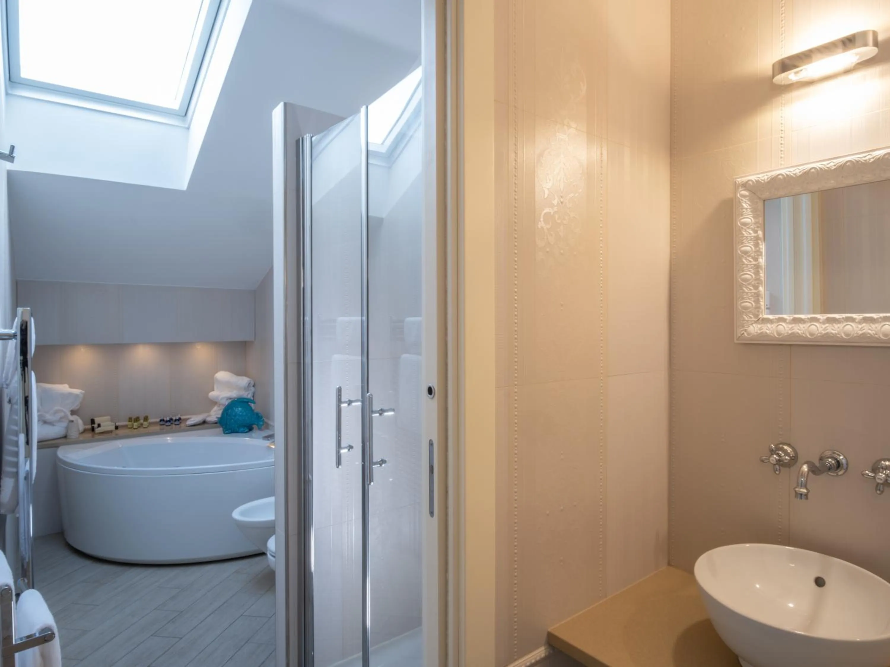 Bed in Hotel San Pietro Palace