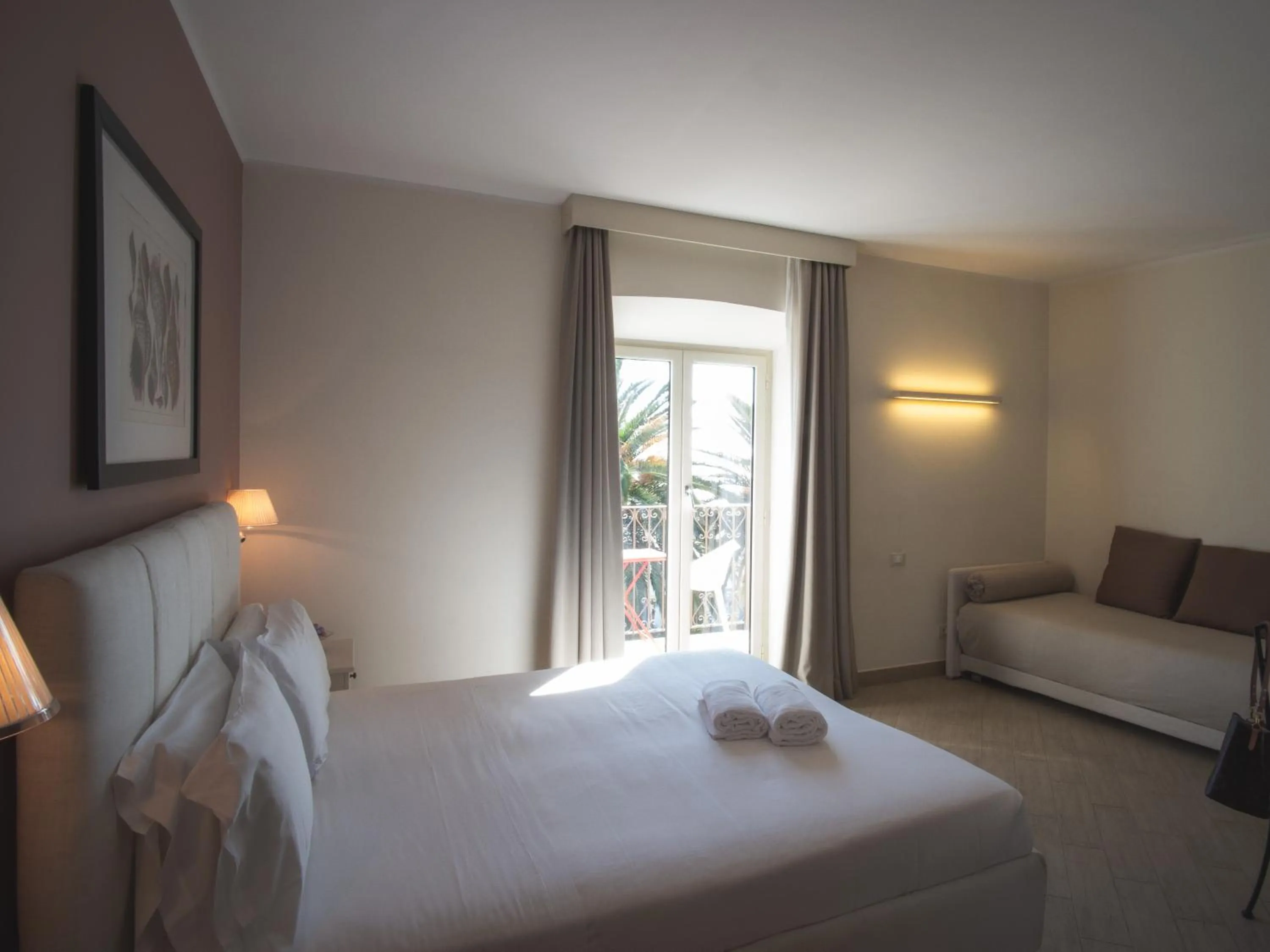 Bed in Hotel San Pietro Palace