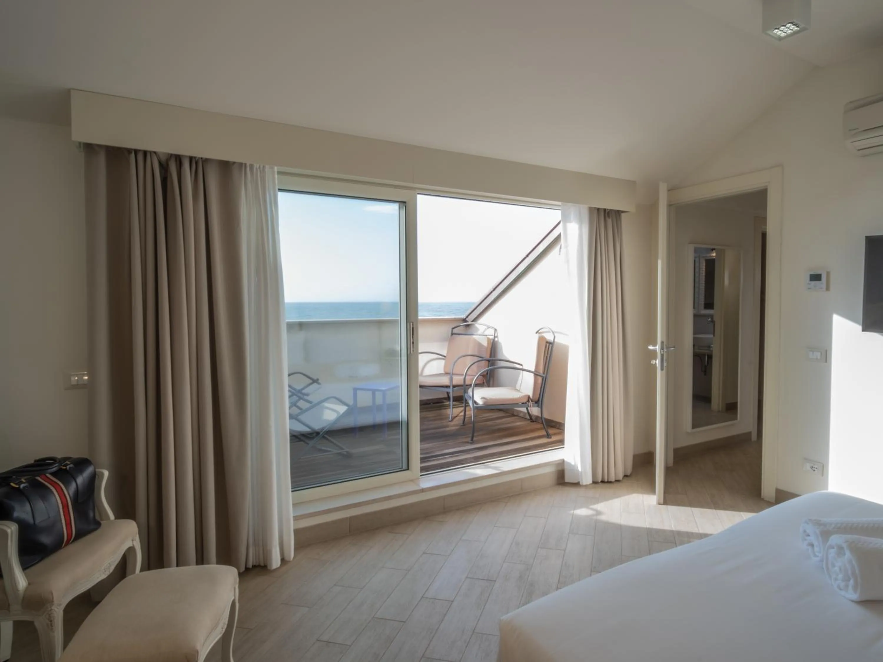 Bed in Hotel San Pietro Palace