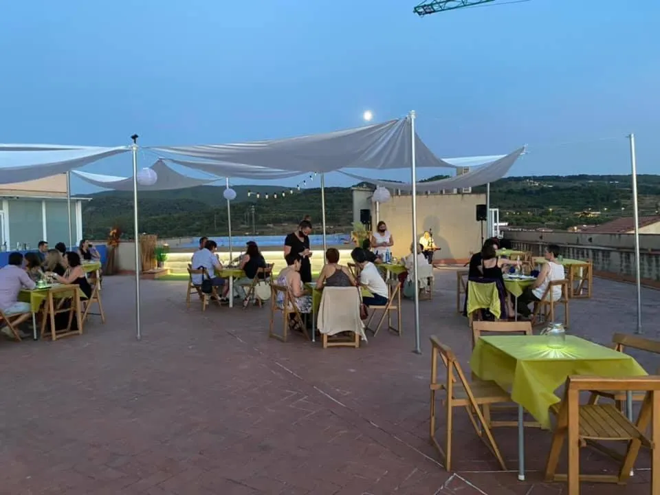 Restaurant/places to eat in Hotel Fonda Neus