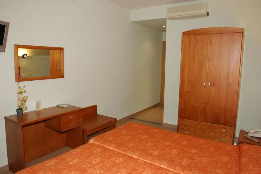 Photo of the whole room, Bed in Hotel Fonda Neus