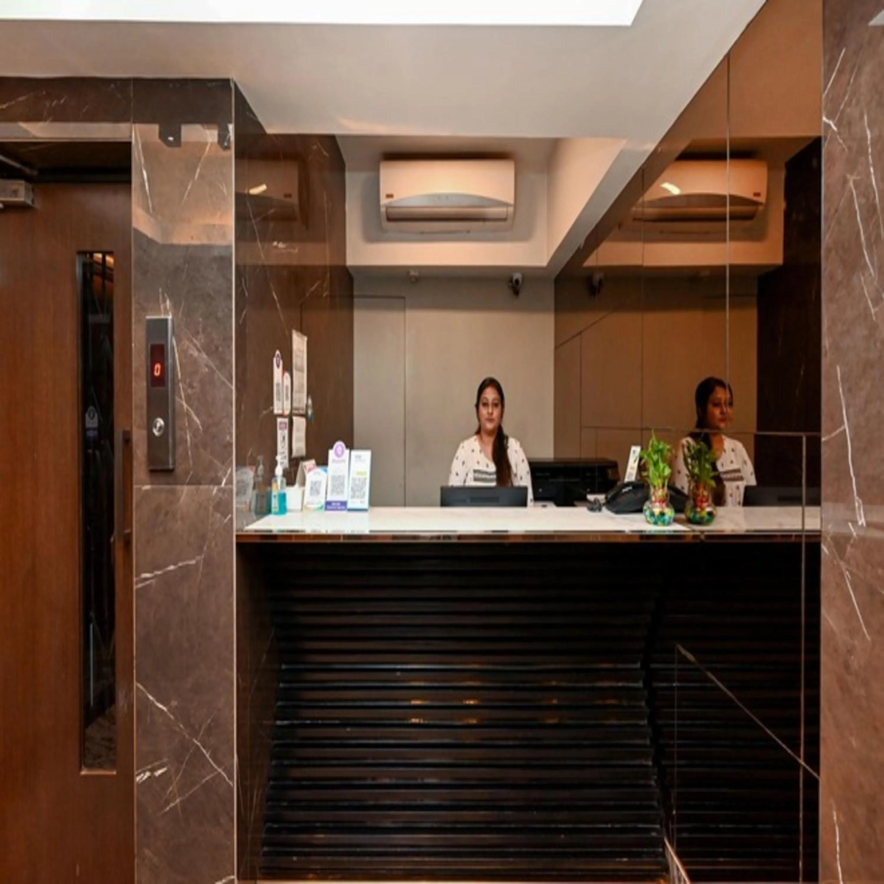 Lobby or reception in The Legend Hotel- Santacruz Near Mumbai International Airport