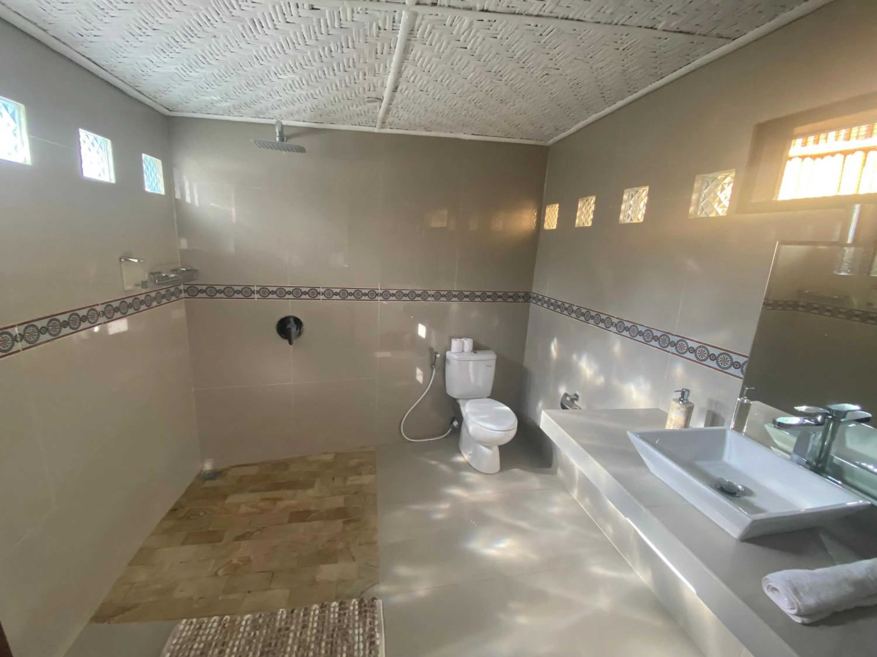 Ekas Surf Resort & Surf Camp