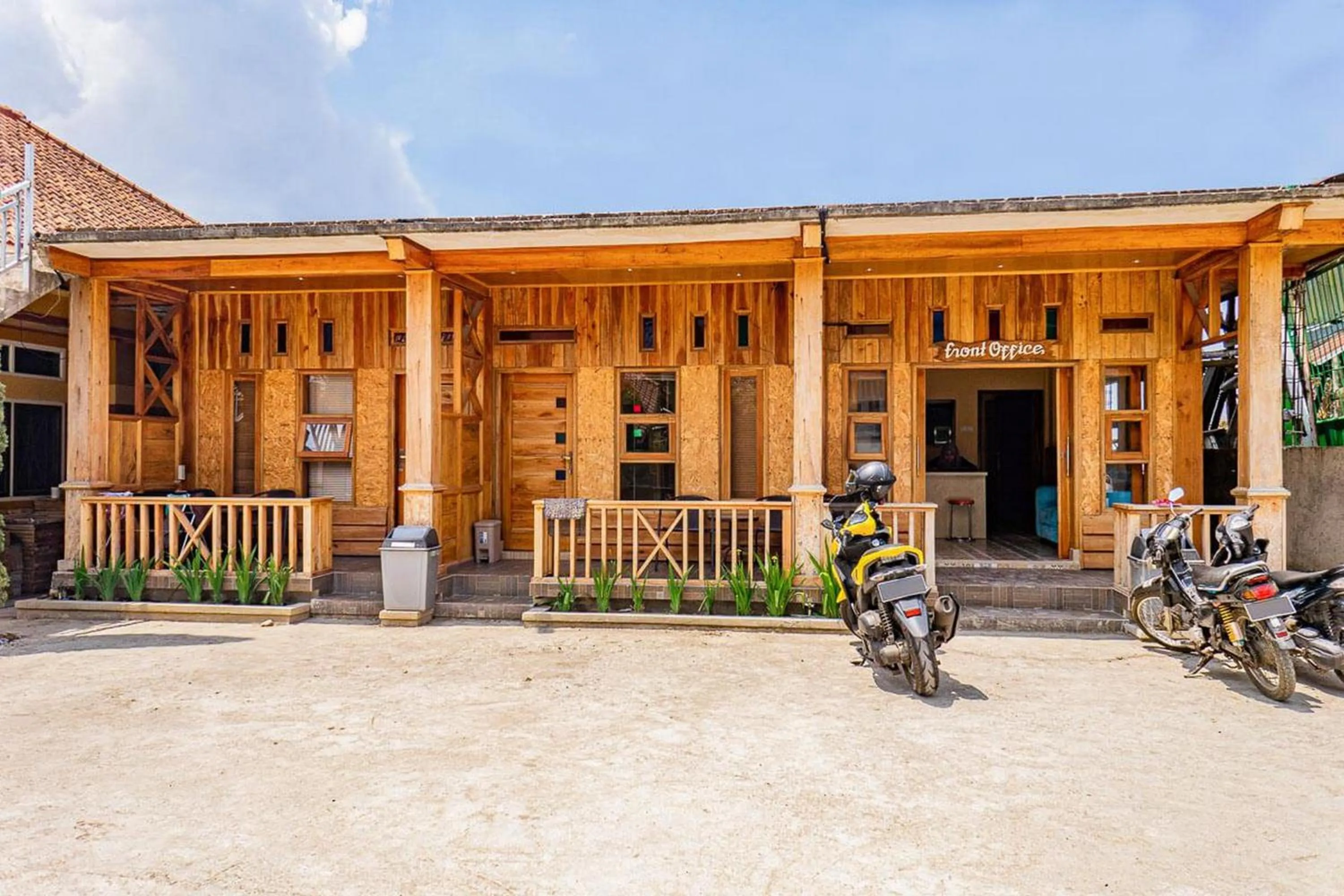 Facade/entrance in RedDoorz near Kawah Putih Ciwidey