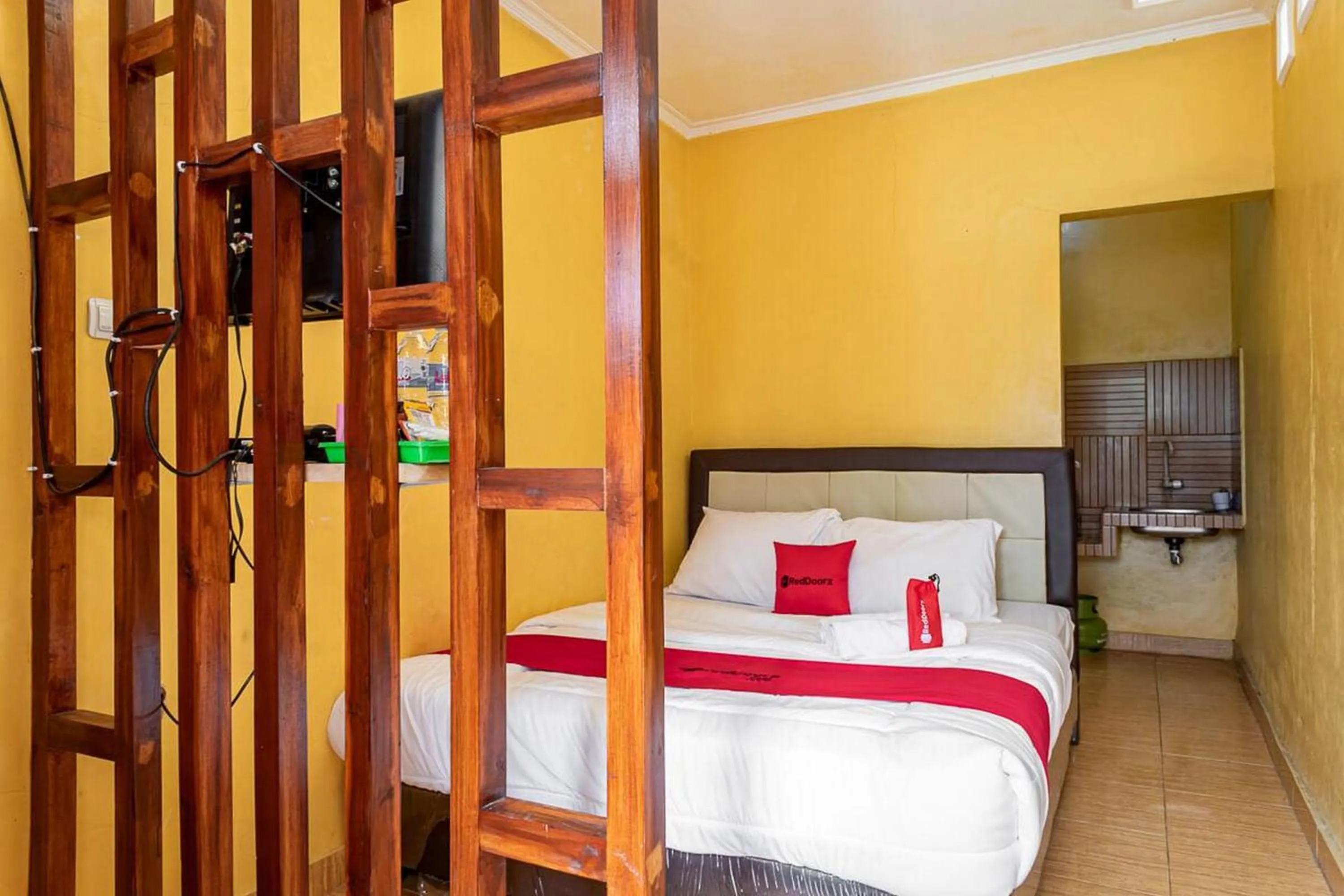 Bedroom, Bed in RedDoorz near Kawah Putih Ciwidey