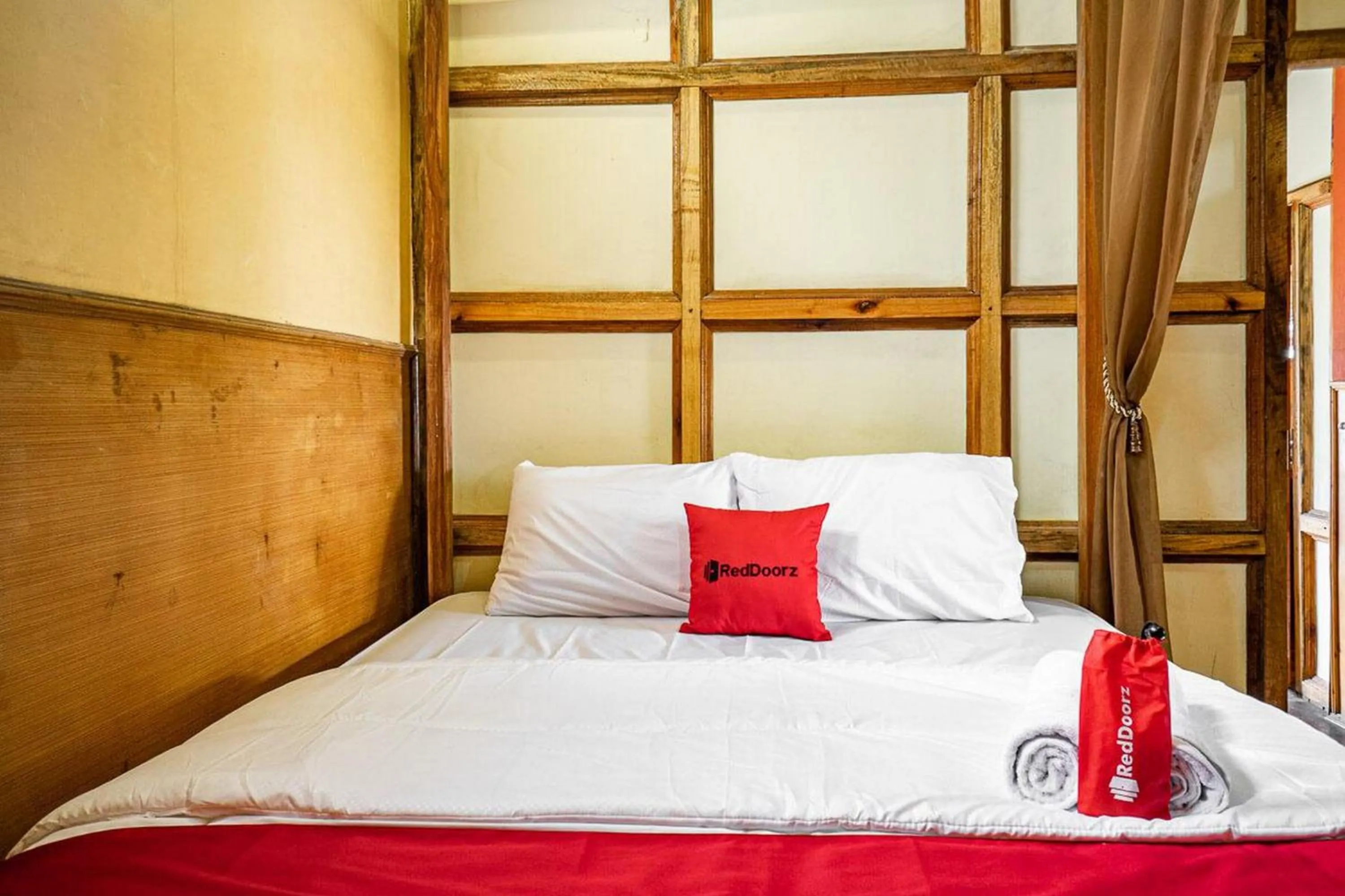 Bedroom, Bed in RedDoorz near Kawah Putih Ciwidey