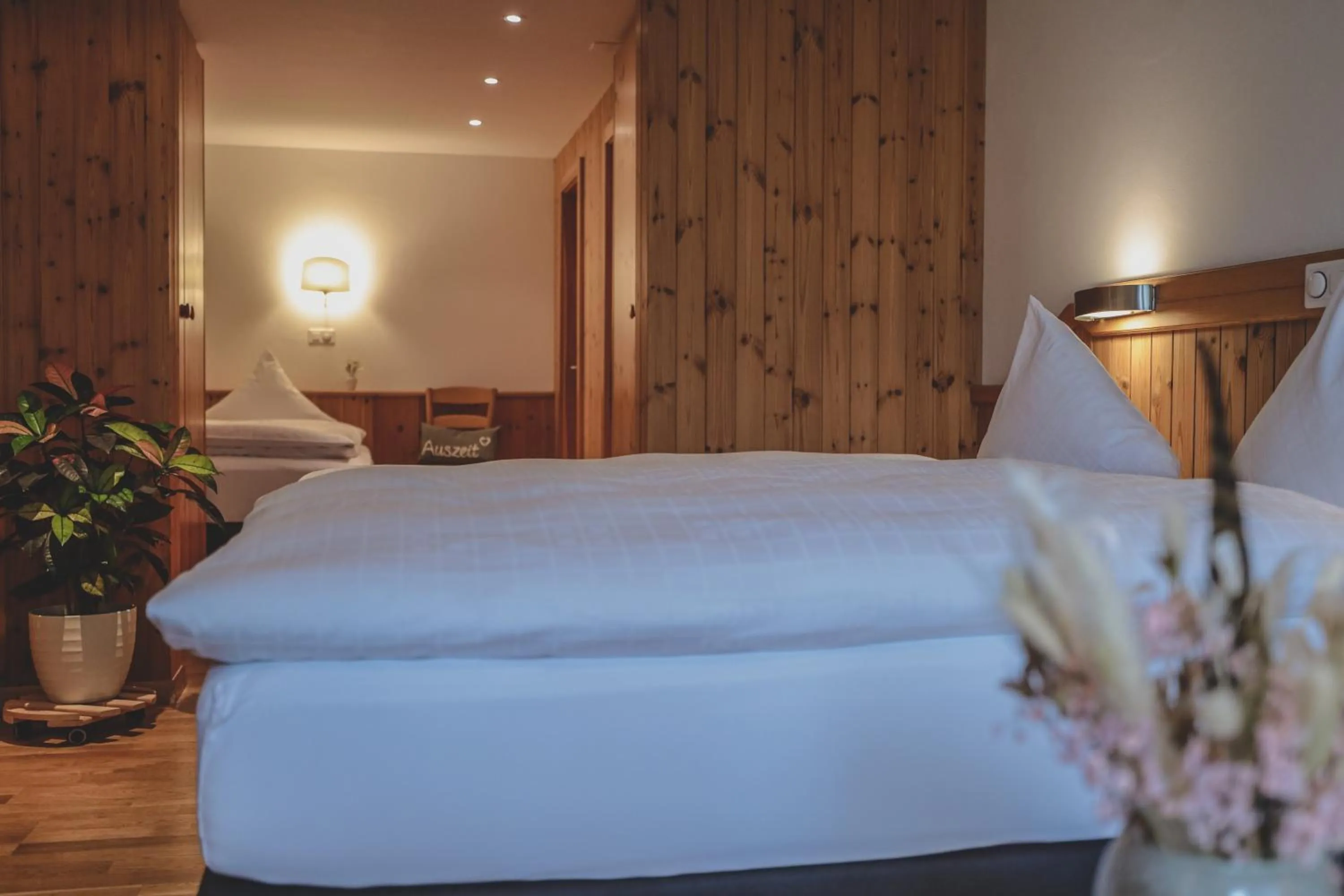 Photo of the whole room, Bed in Hotel Sonnenhalde, Arosa