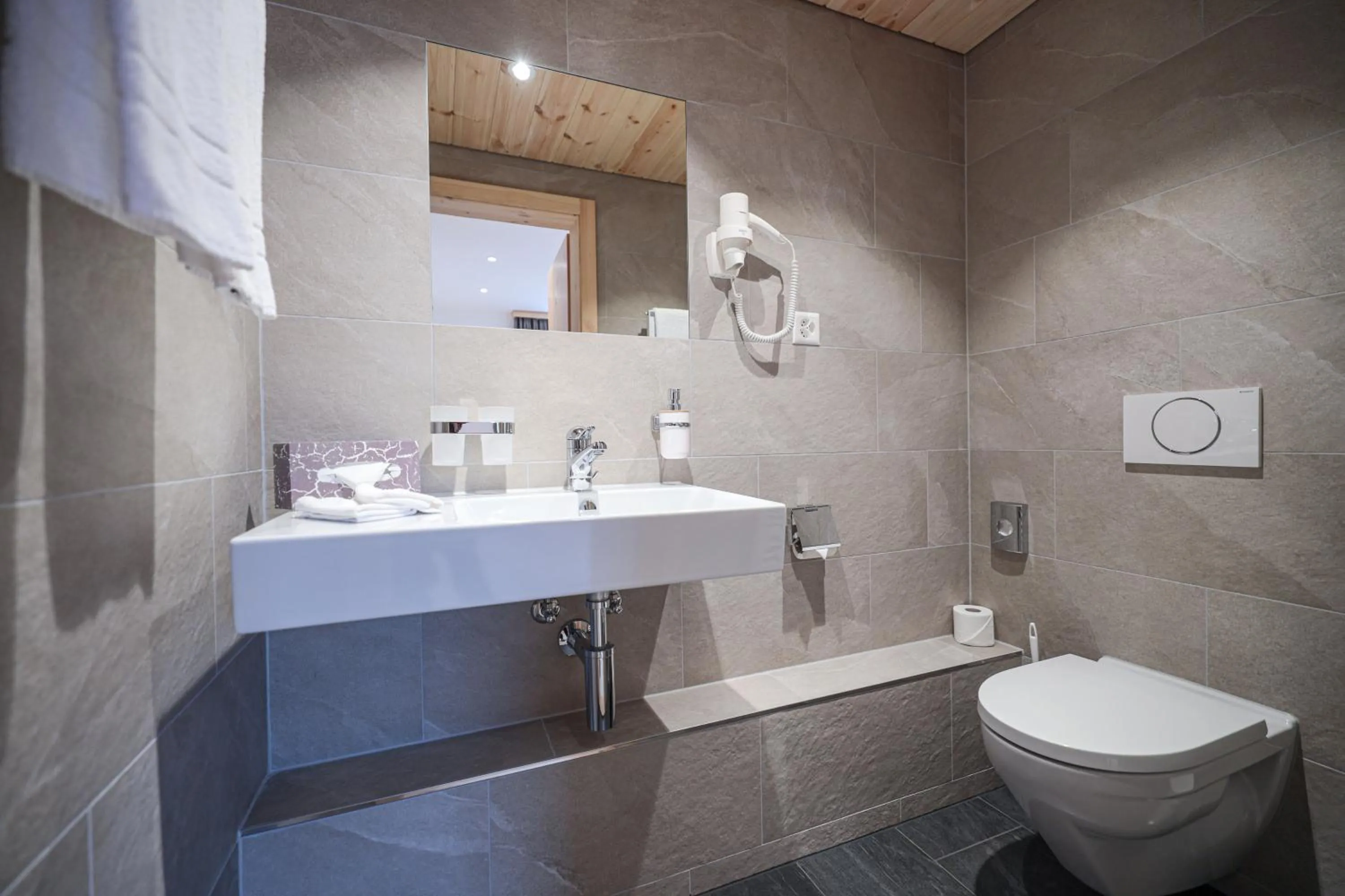 Bathroom in Hotel Sonnenhalde, Arosa